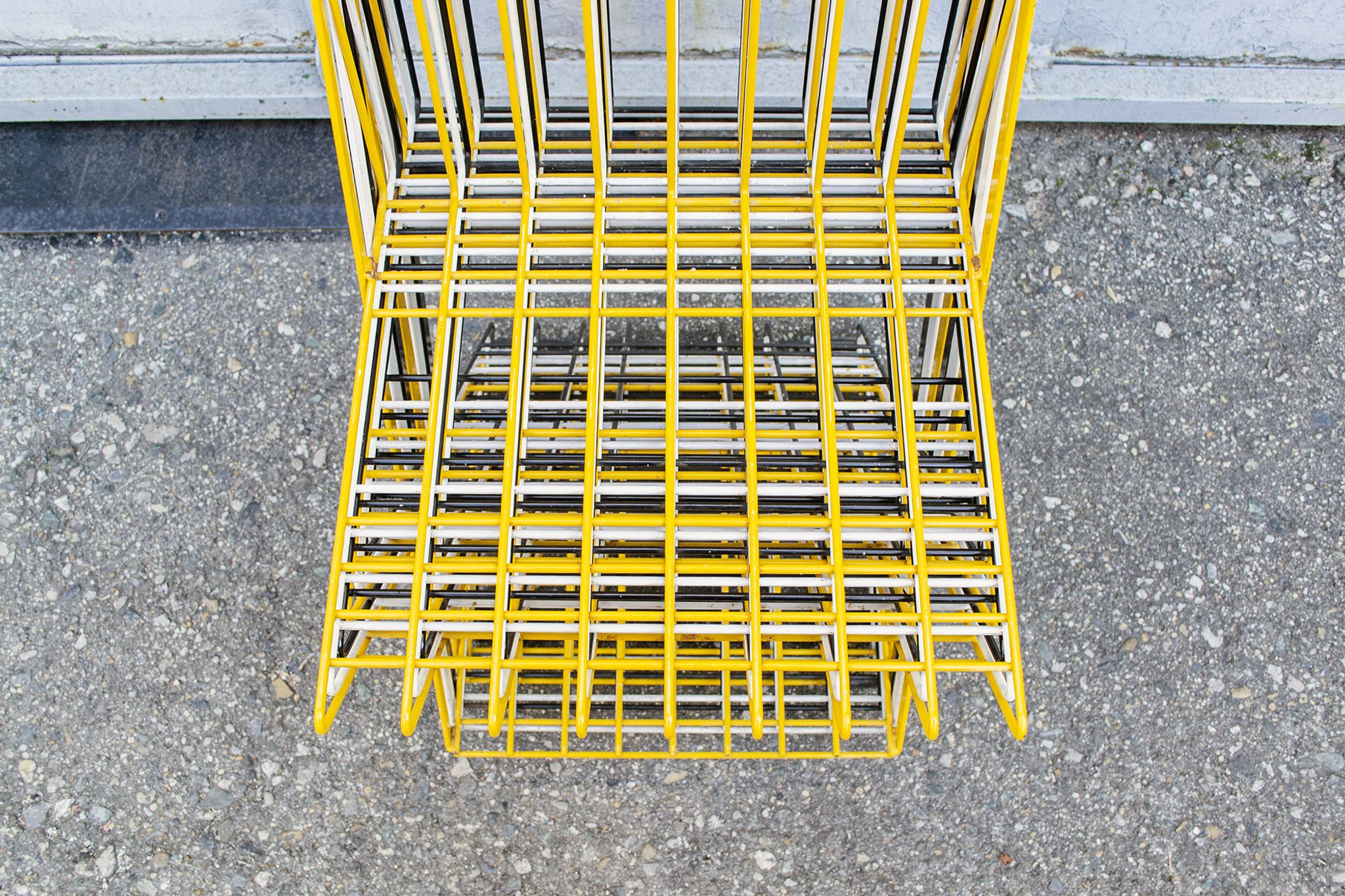 Chaises empilables en fer brutaliste Italie 70s