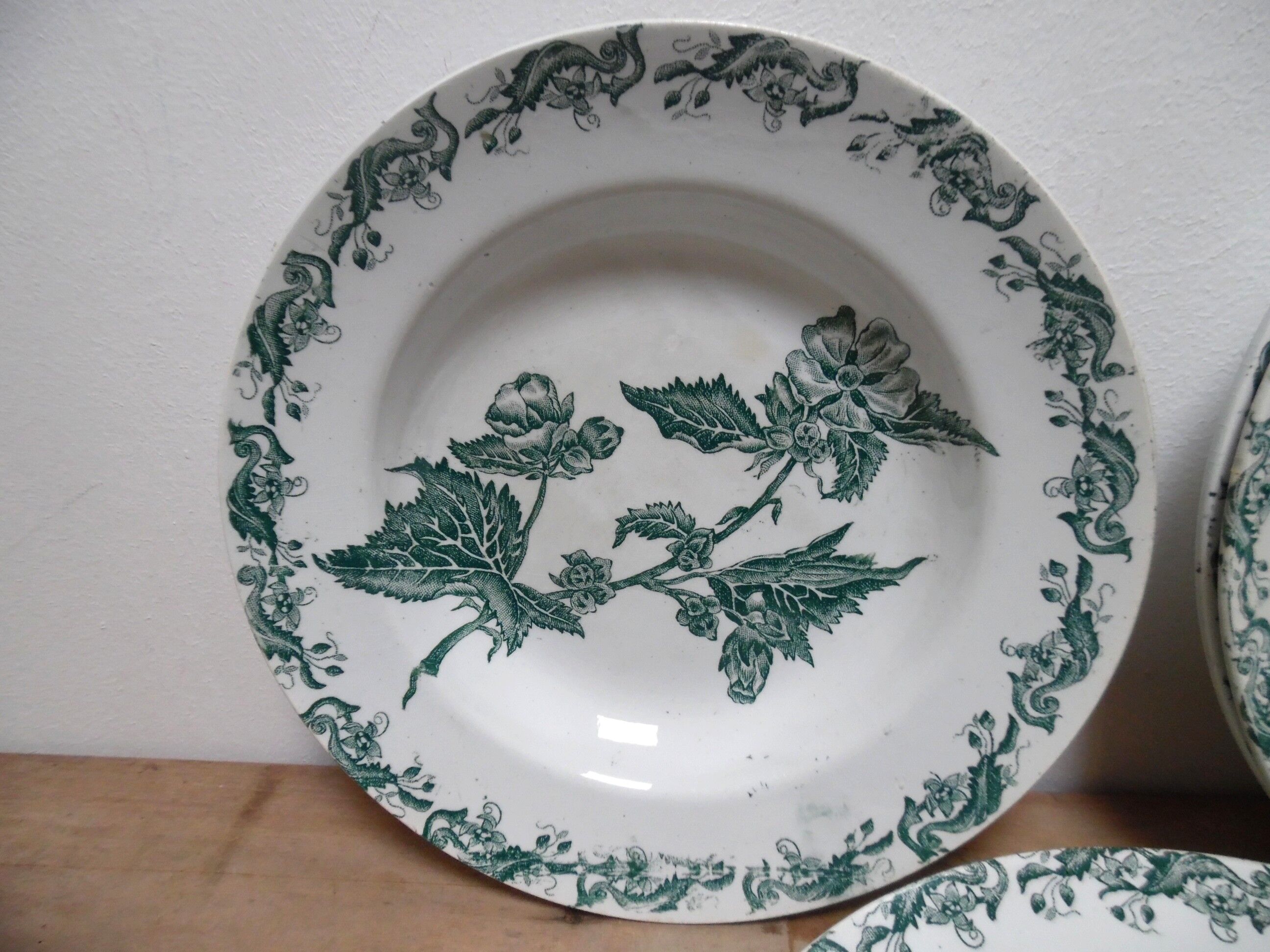 4 plates hollow St Amand