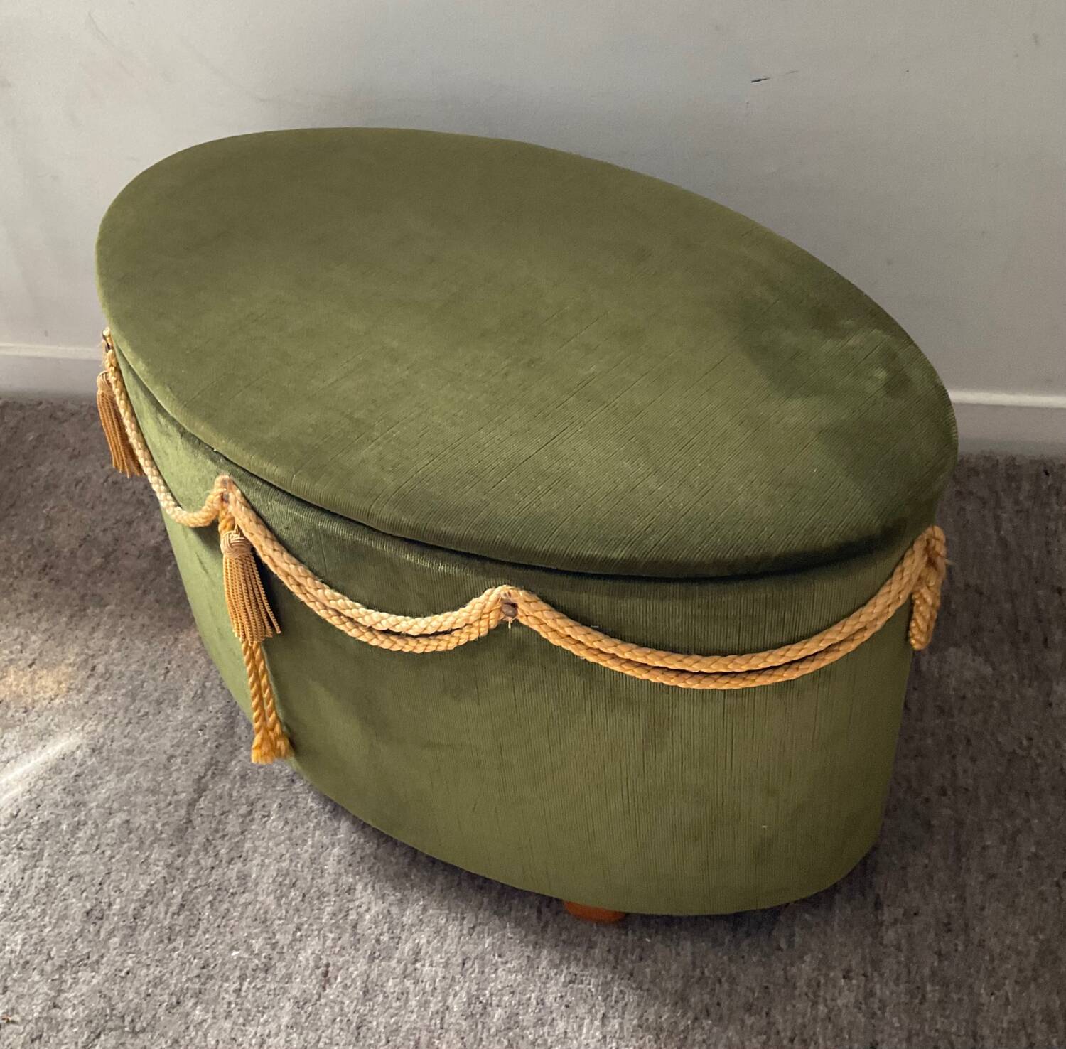 Green velvet chest pouf from the 70s
