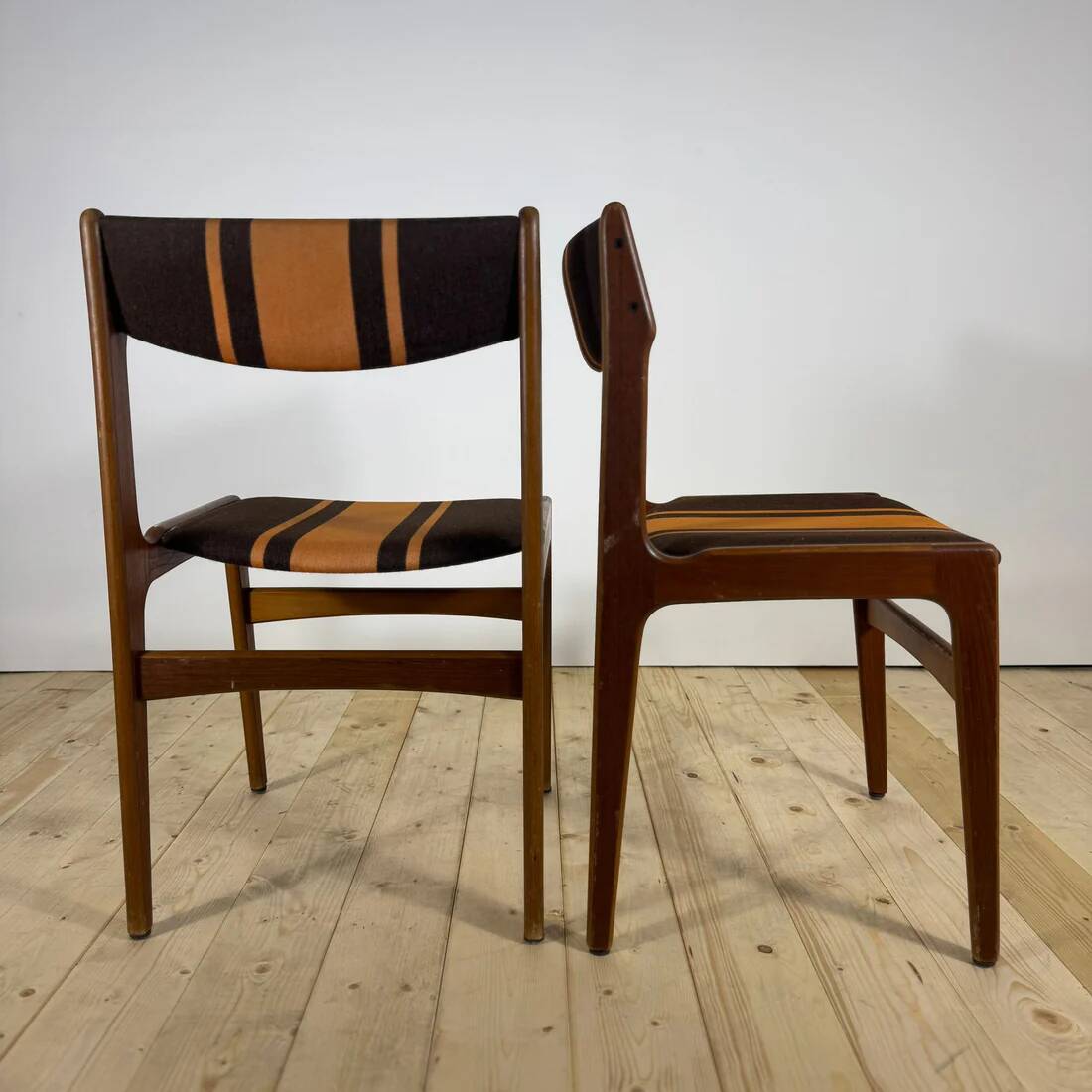 Set of 6 vintage chairs attributed to Erik Buch – Denmark, 1960s