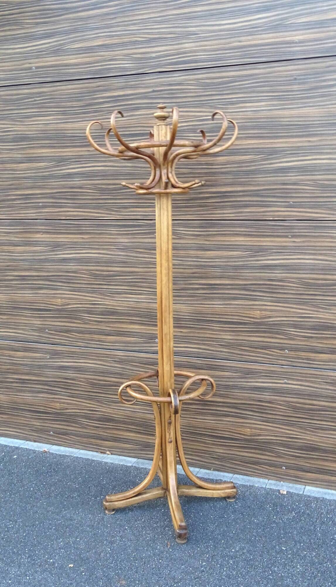 Parrot coat rack with 8 hooks, bistro style, not Thonet, around 1910.