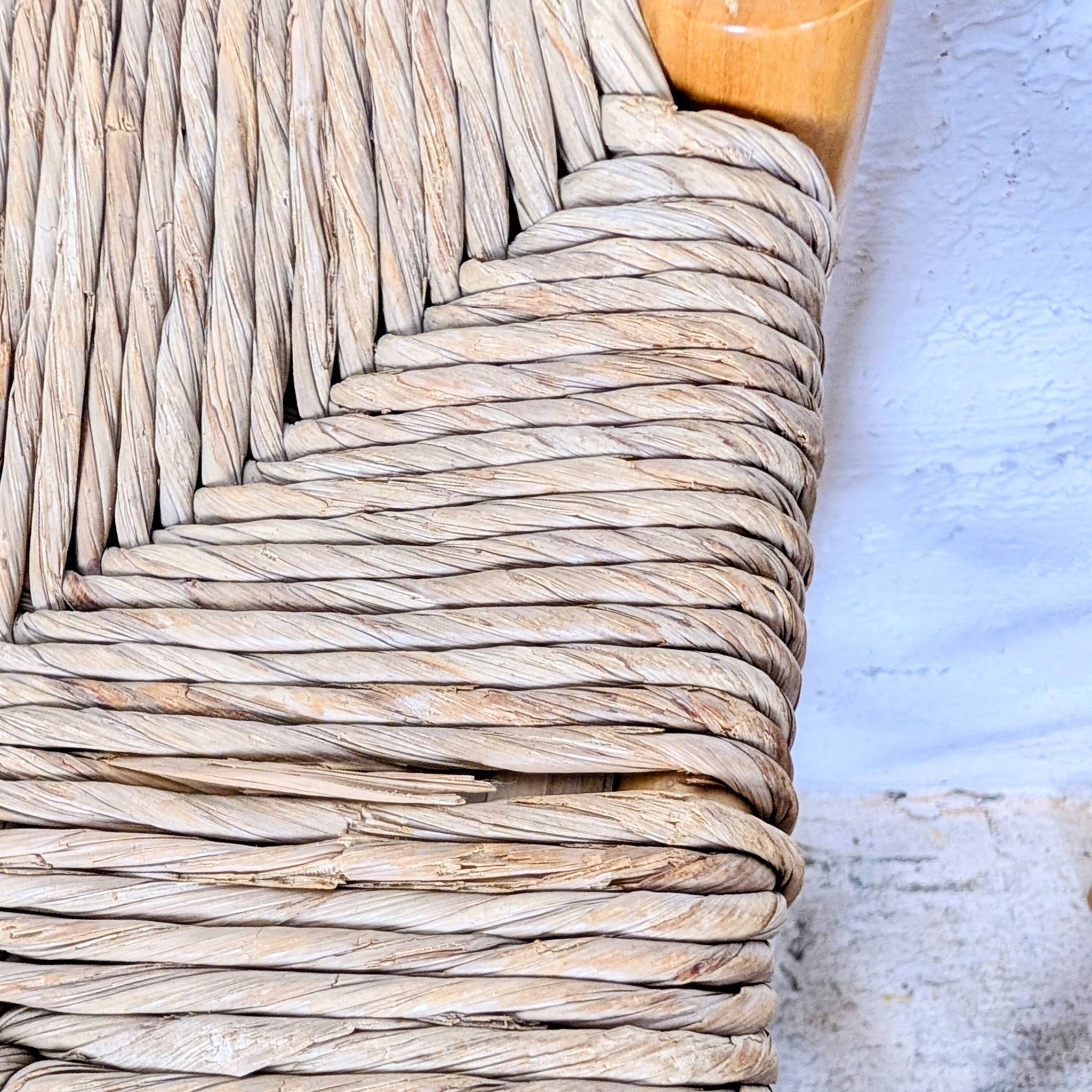 Paire de tabourets hauts en bois & paille