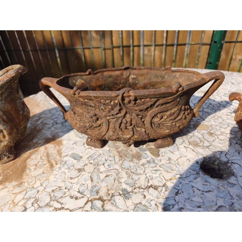 4 cast iron planters from 1900 in Charleville - Mézières