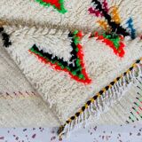 Decorated white wool rug 200cm x 300cm