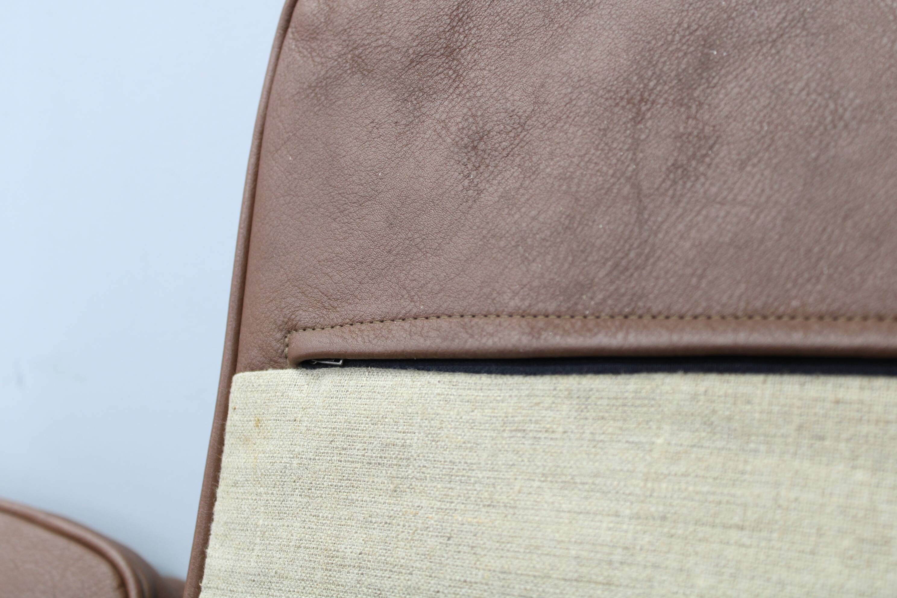 Canapé 3 places danois des années 1970 en cuir marron avec structure en hêtre