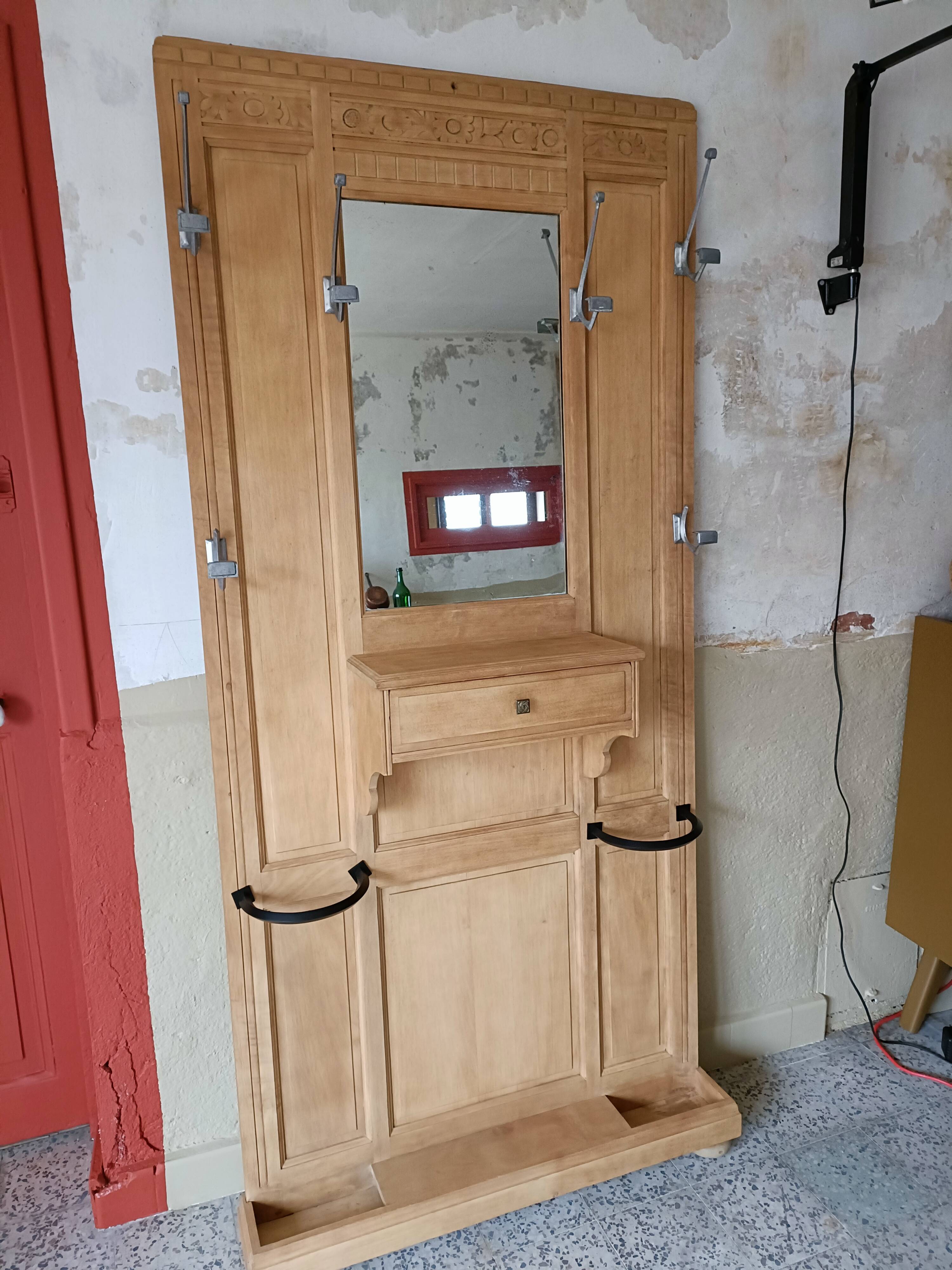 Entrance hall, renovated Art Deco coat rack