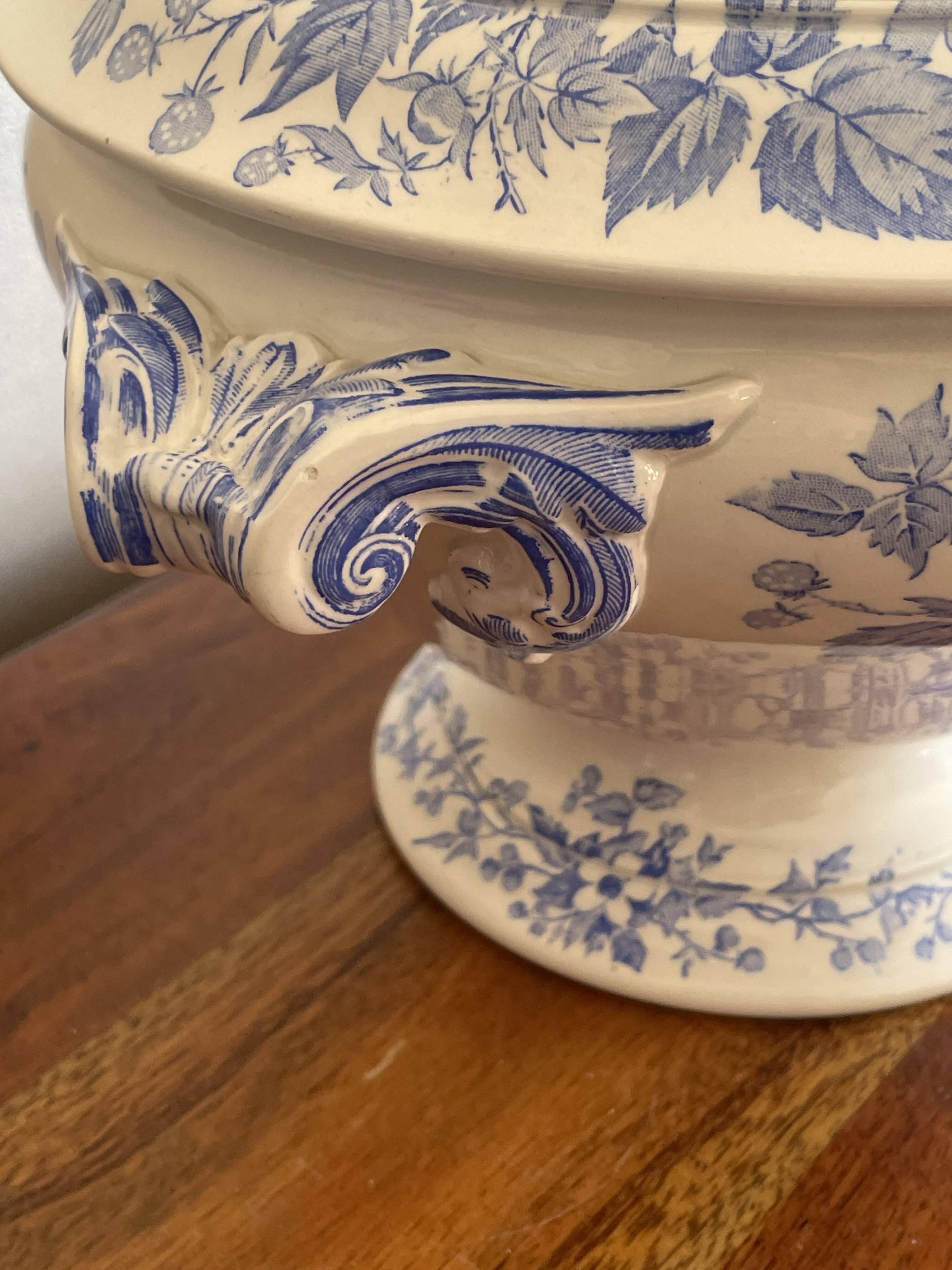 Sarreguemines Rubia soup tureen