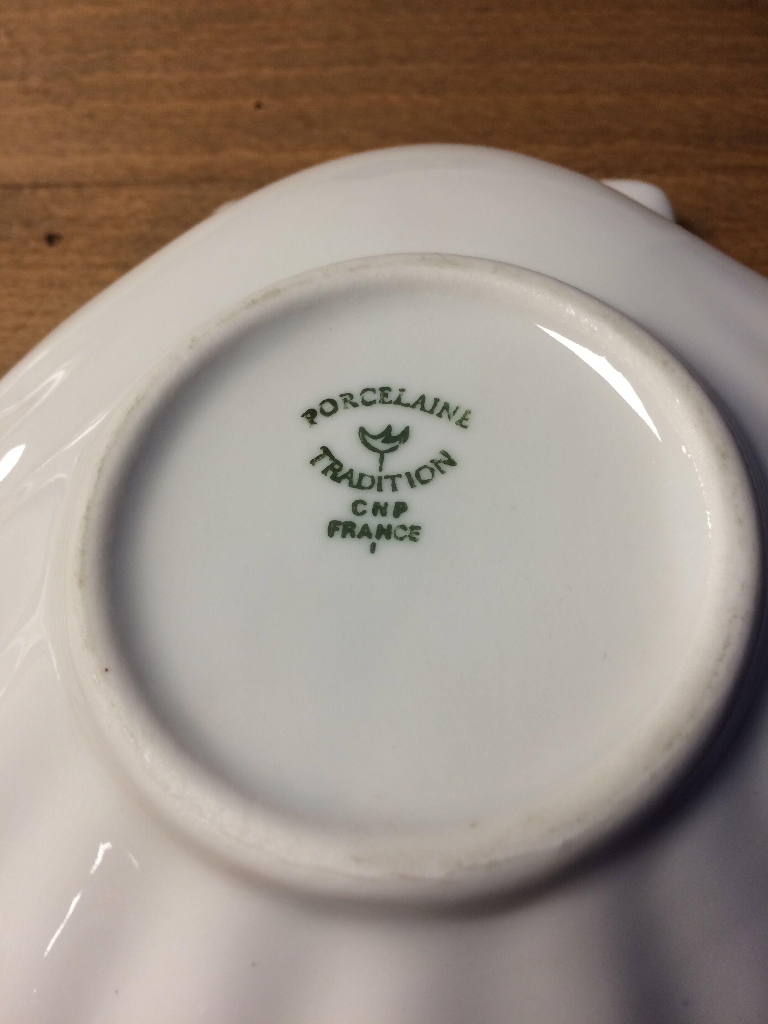 Three cups scallops in porcelain