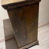 Meuble en métal riveté table de chevet