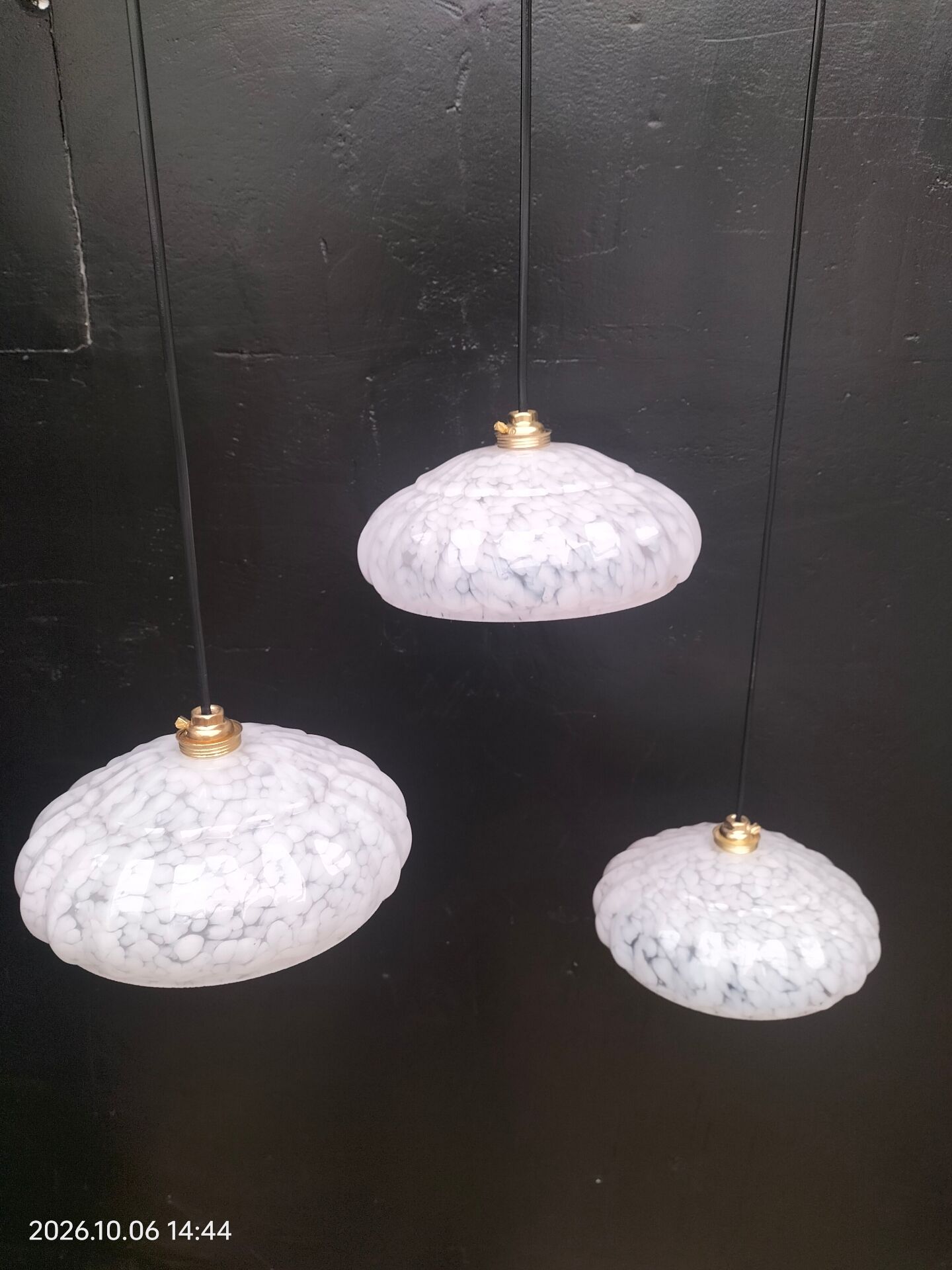 Glass suspensions from Clichy