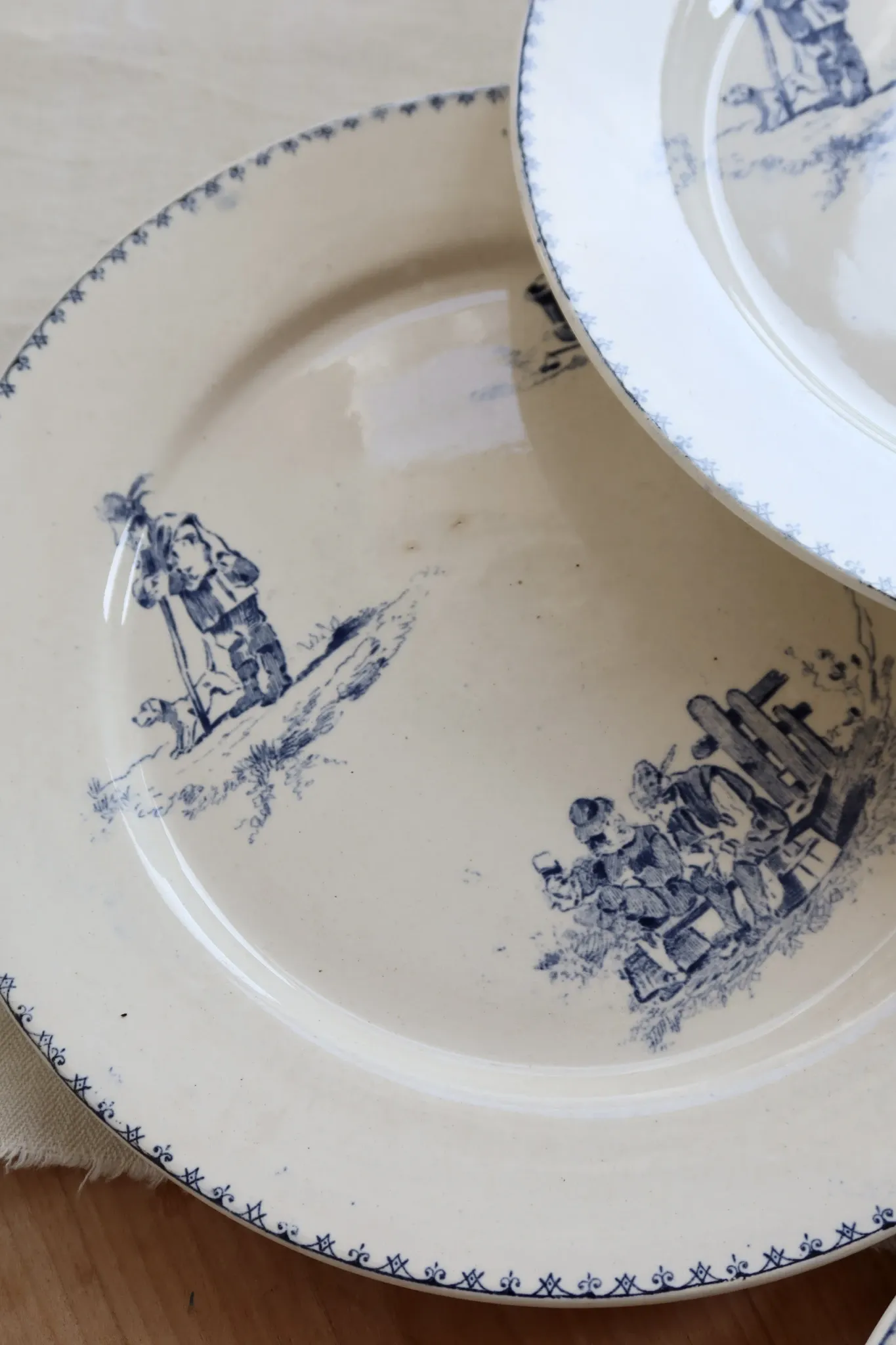 6 antique flat plates Creil and Montereau Téniers service