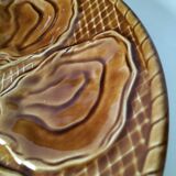 Duo of oyster plates in slip