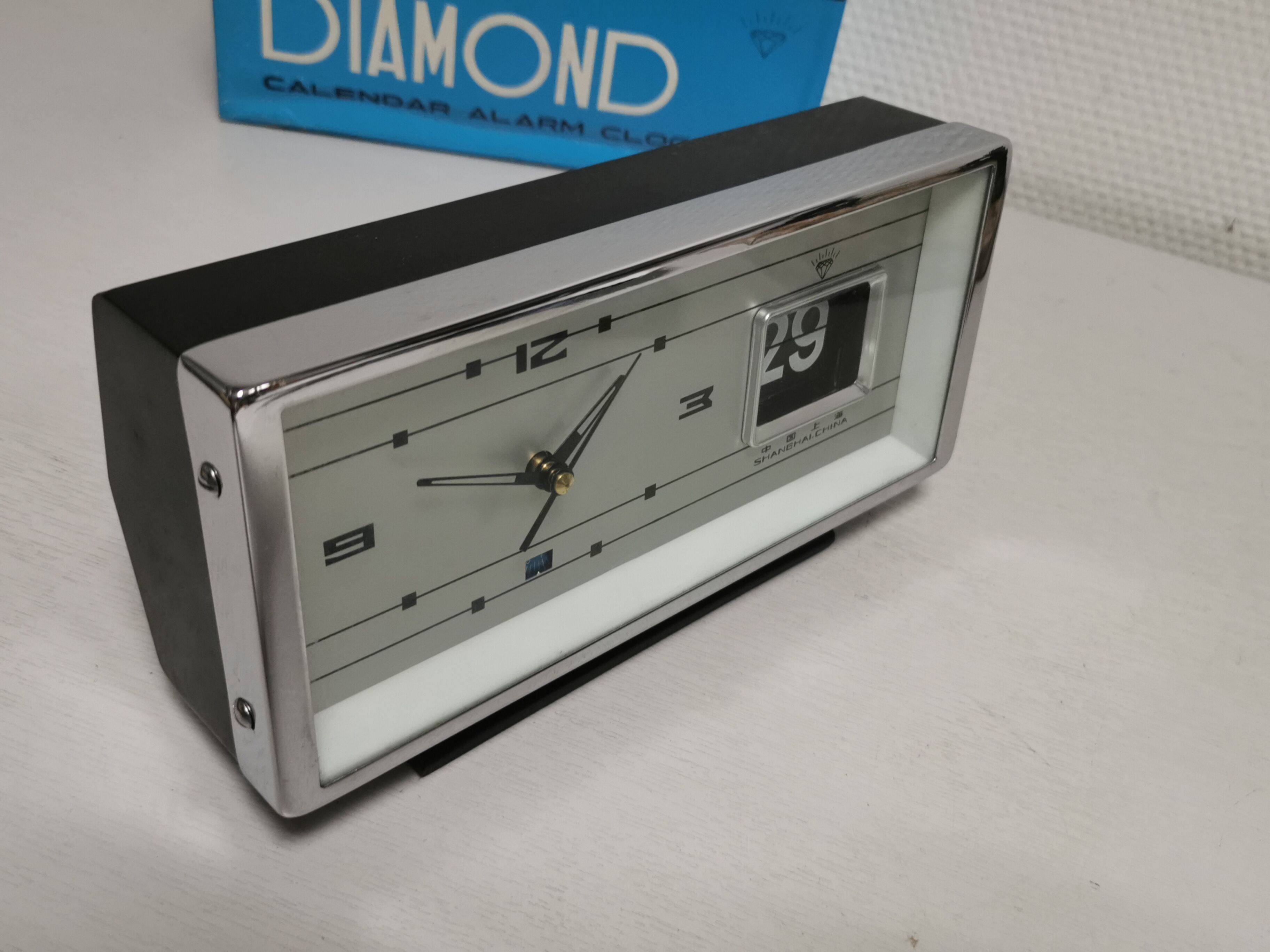 Vintage mechanical alarm clock NEW - Daimond , Roller Calendar . space age