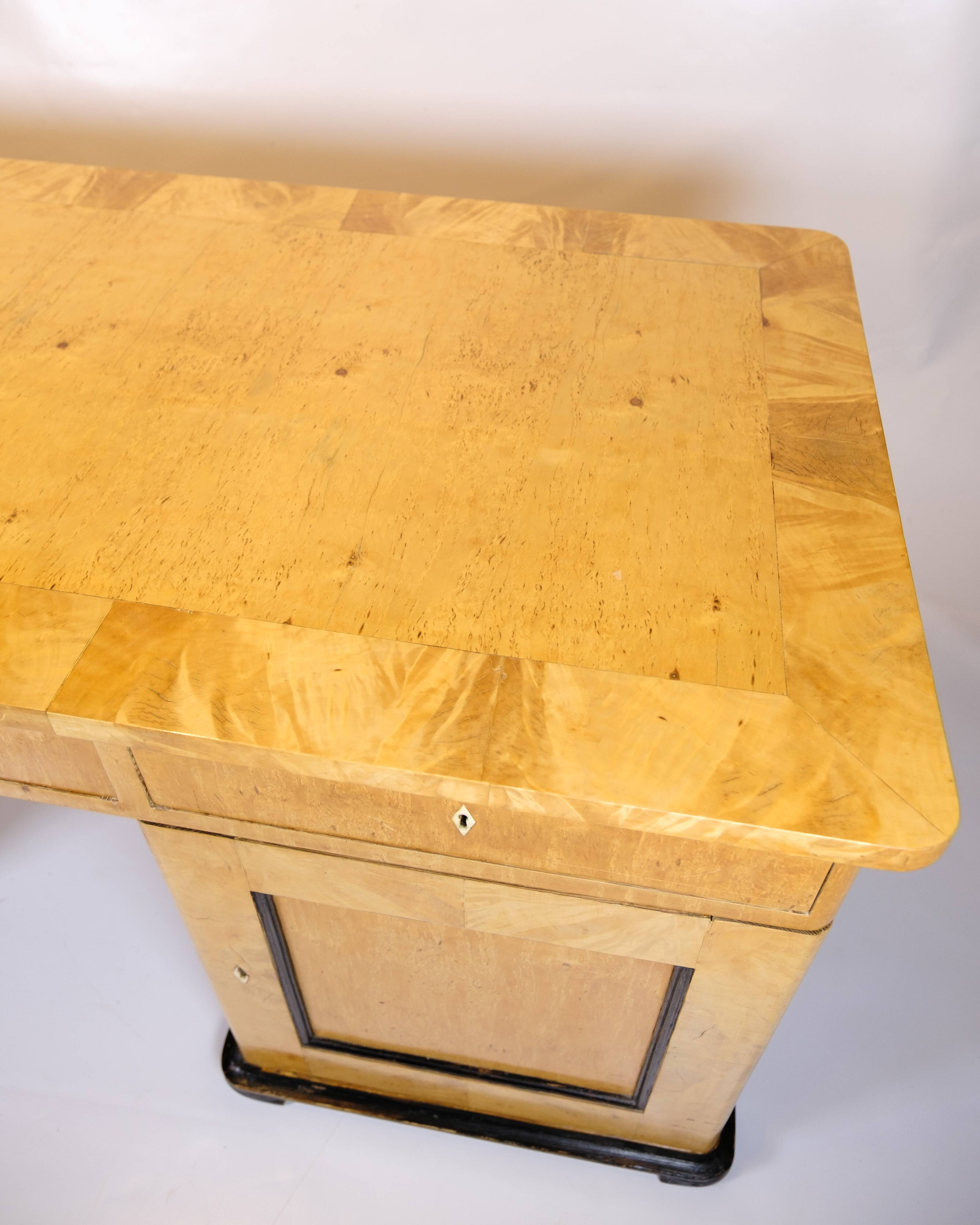Bureau ancien – bois de bouleau et marqueterie – années 1840