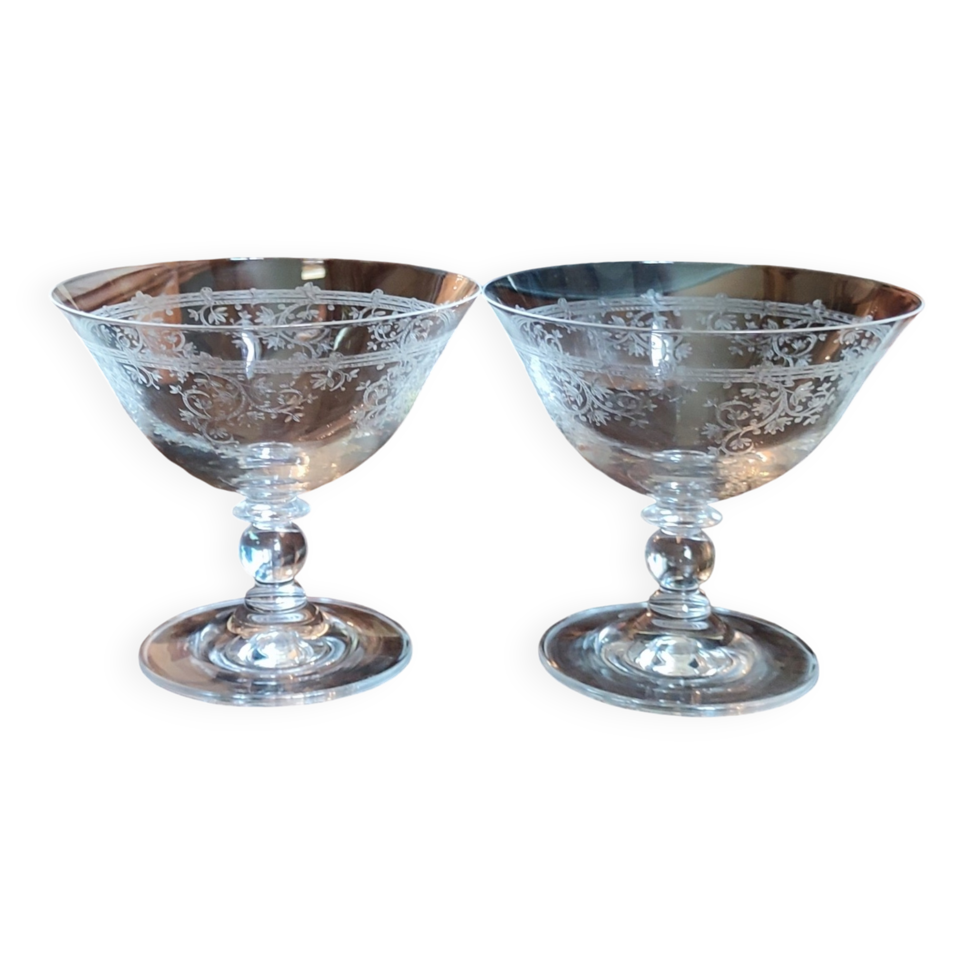 Anciennes coupes à champagne XL décor ciselé