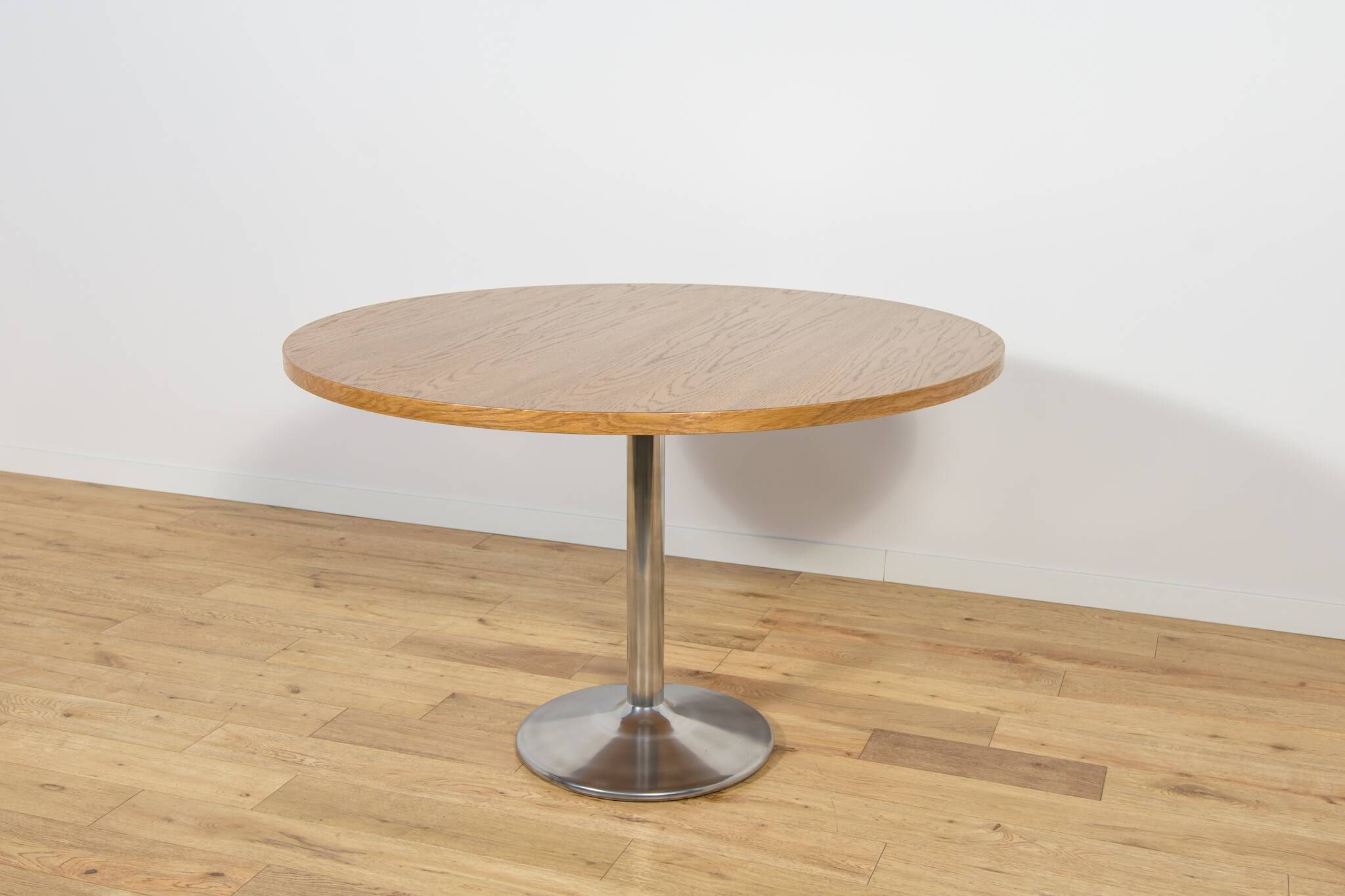 Mid-century modern oak round dining table, Denmark, 1970s