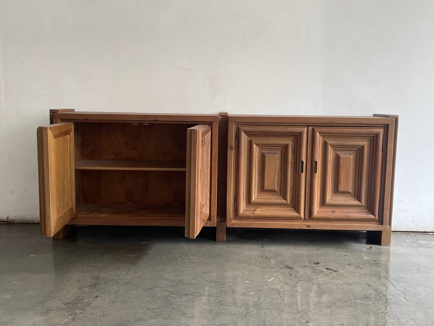 Buffet brutaliste, Biosca, bois massif, fabrication artisanale, Espagne