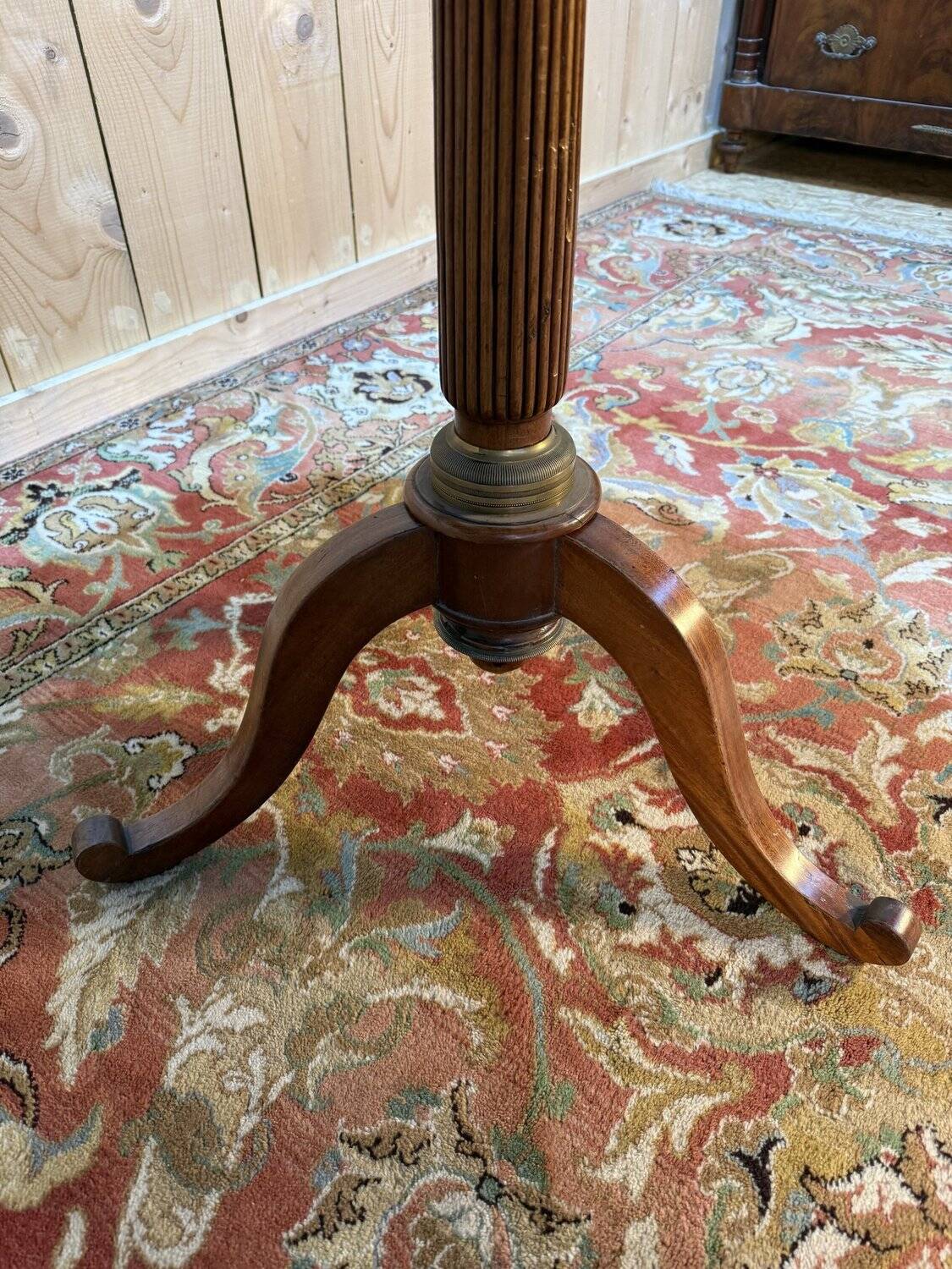 Tripod table with a sculpted top