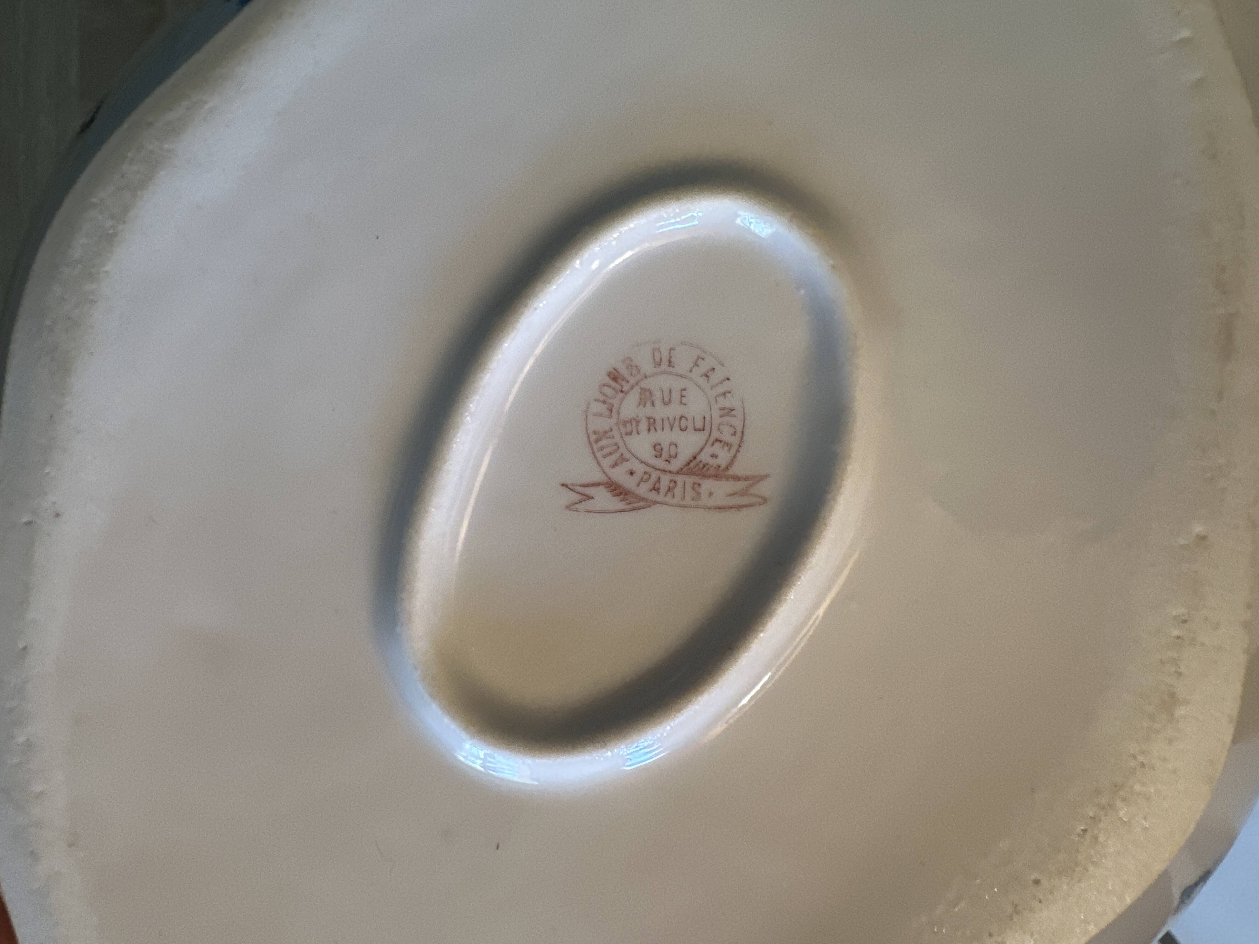 Soup tureen "Aux Lions de Faïence" Paris - Perfect Condition