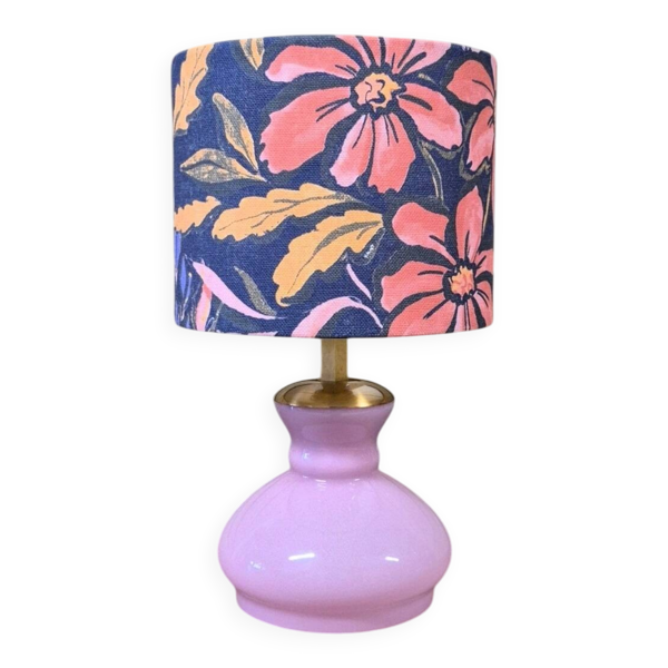 Lampe à poser, pied globe en verre rose, abat-jour fleuri — Beyit