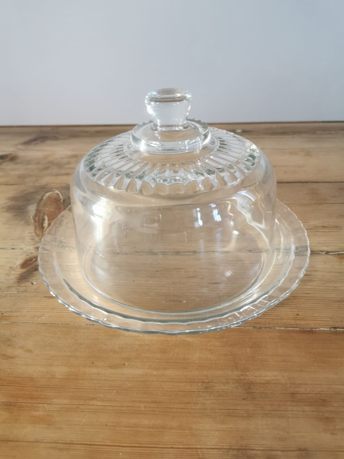 Glass arcopal cake dish with bell