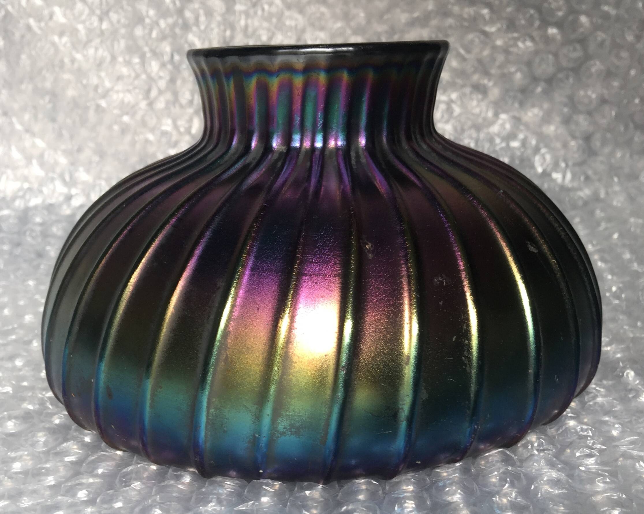 Vase with flat ribbed iridescent glass "peacock feather"