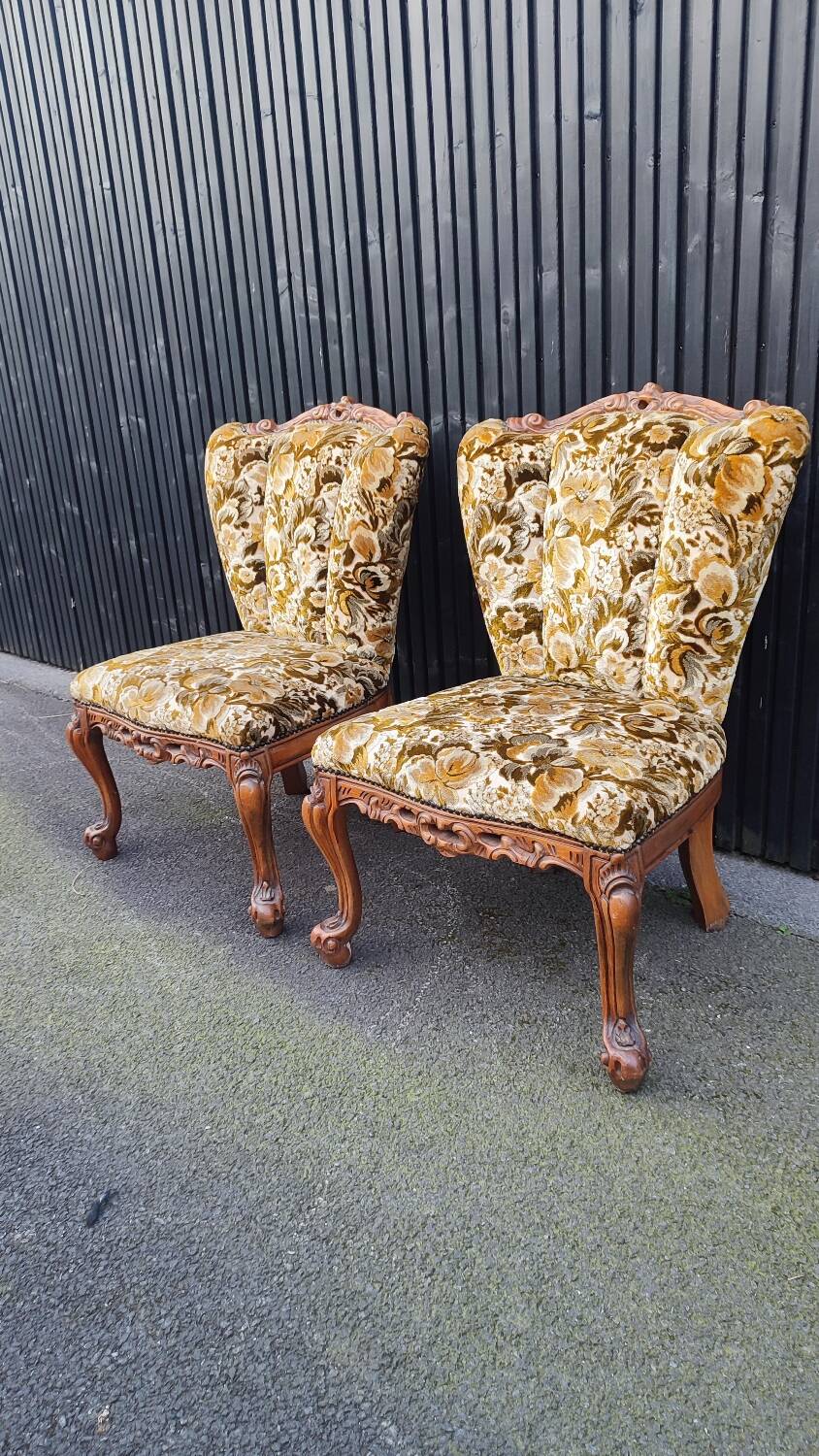 Set of 2 velvet cocktail/toadstool chairs