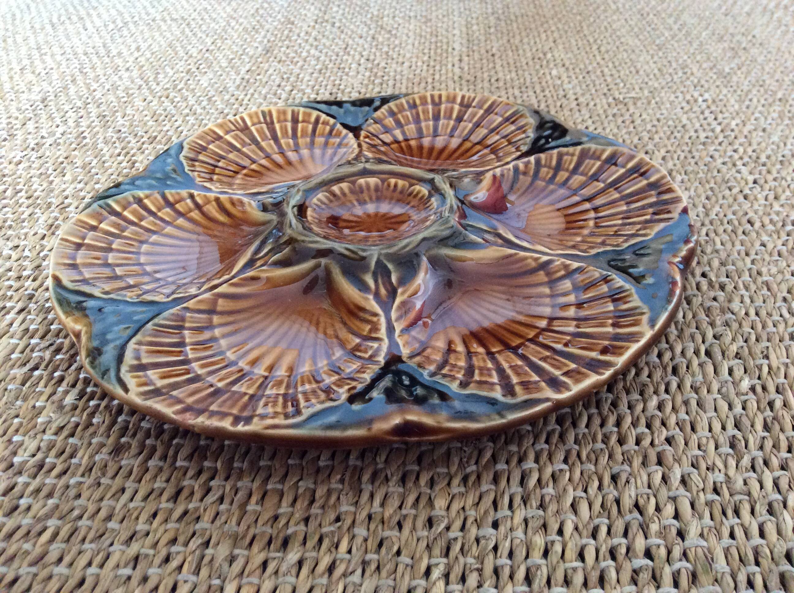 Oyster barbotine plate