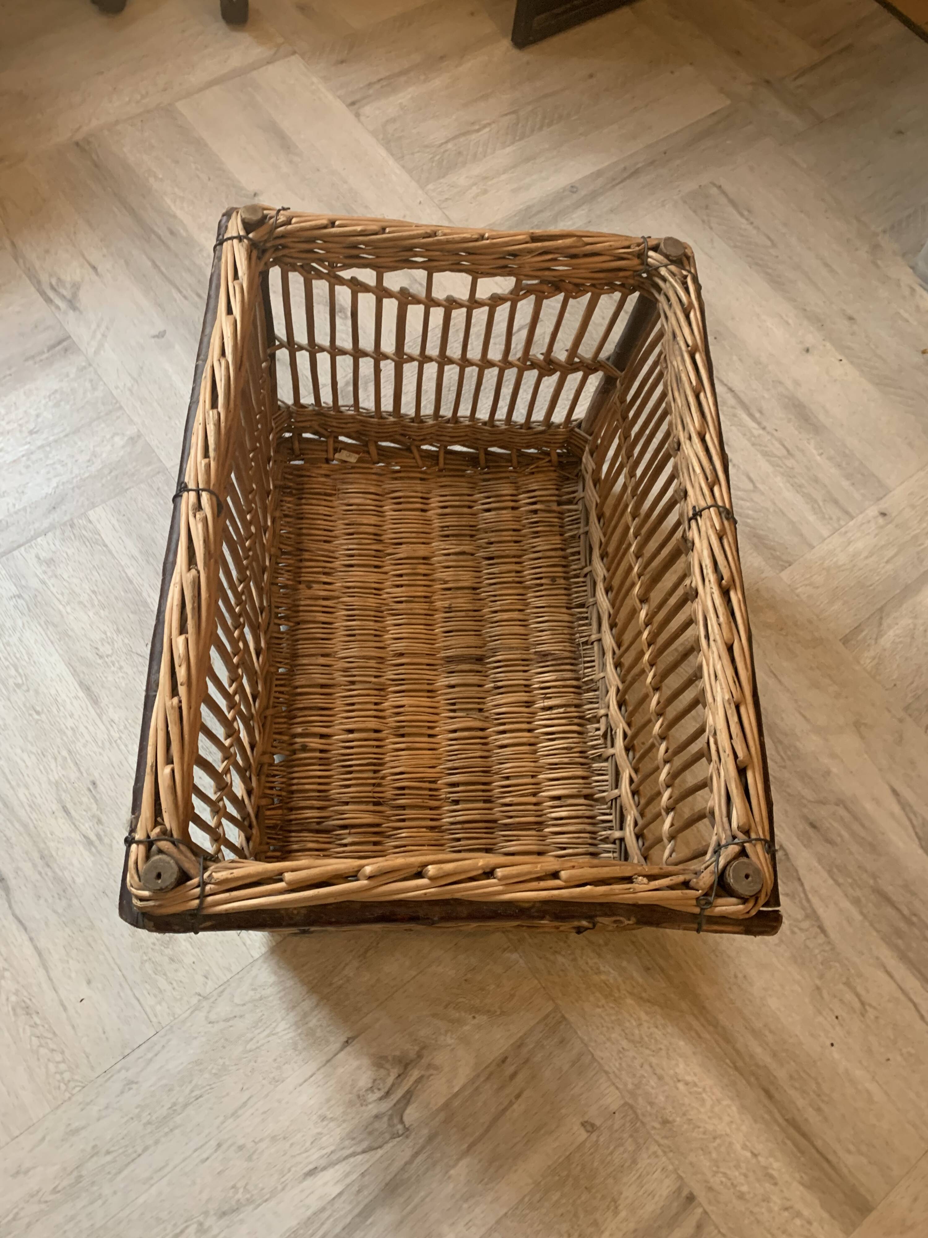 Large basket, rattan basket, old wicker linen basket