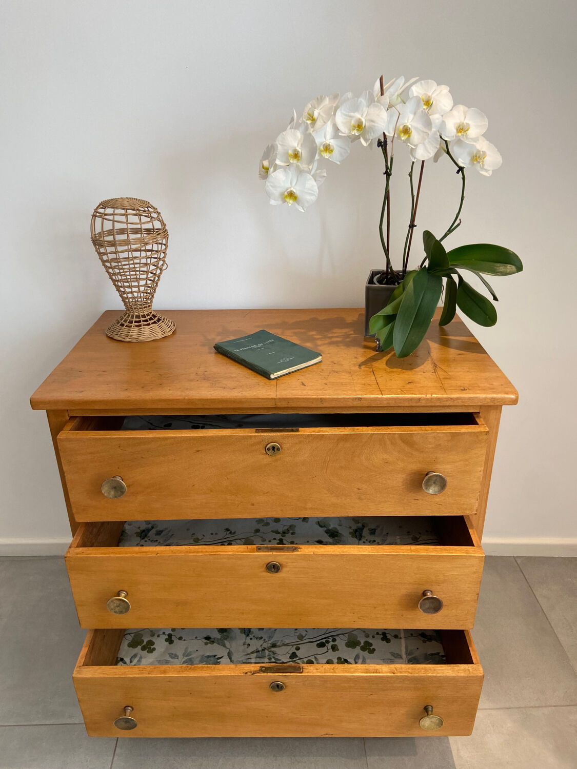Antique chest of drawers