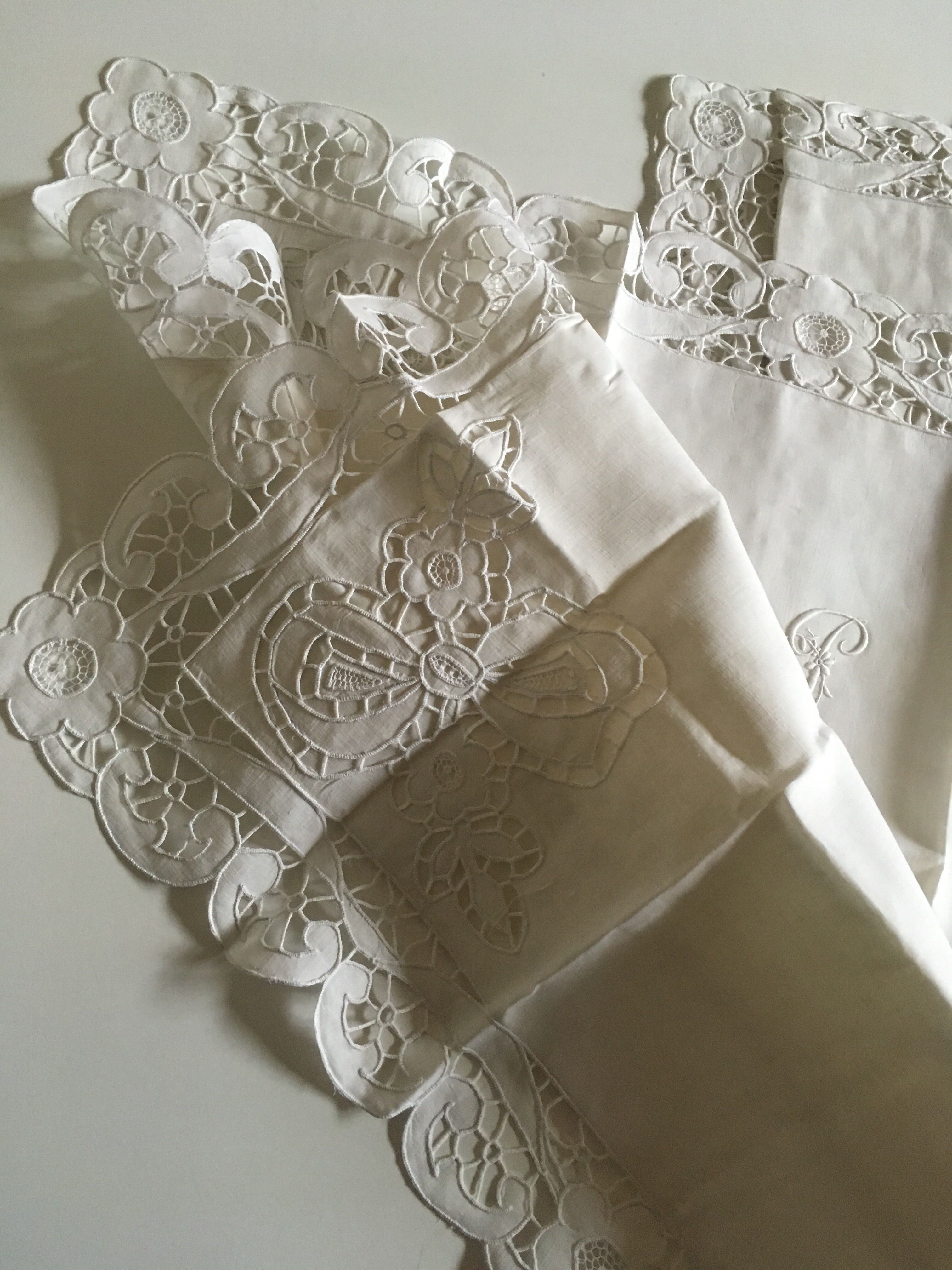 Sheet and pillowcases embroidered linen Richelieu old Castle