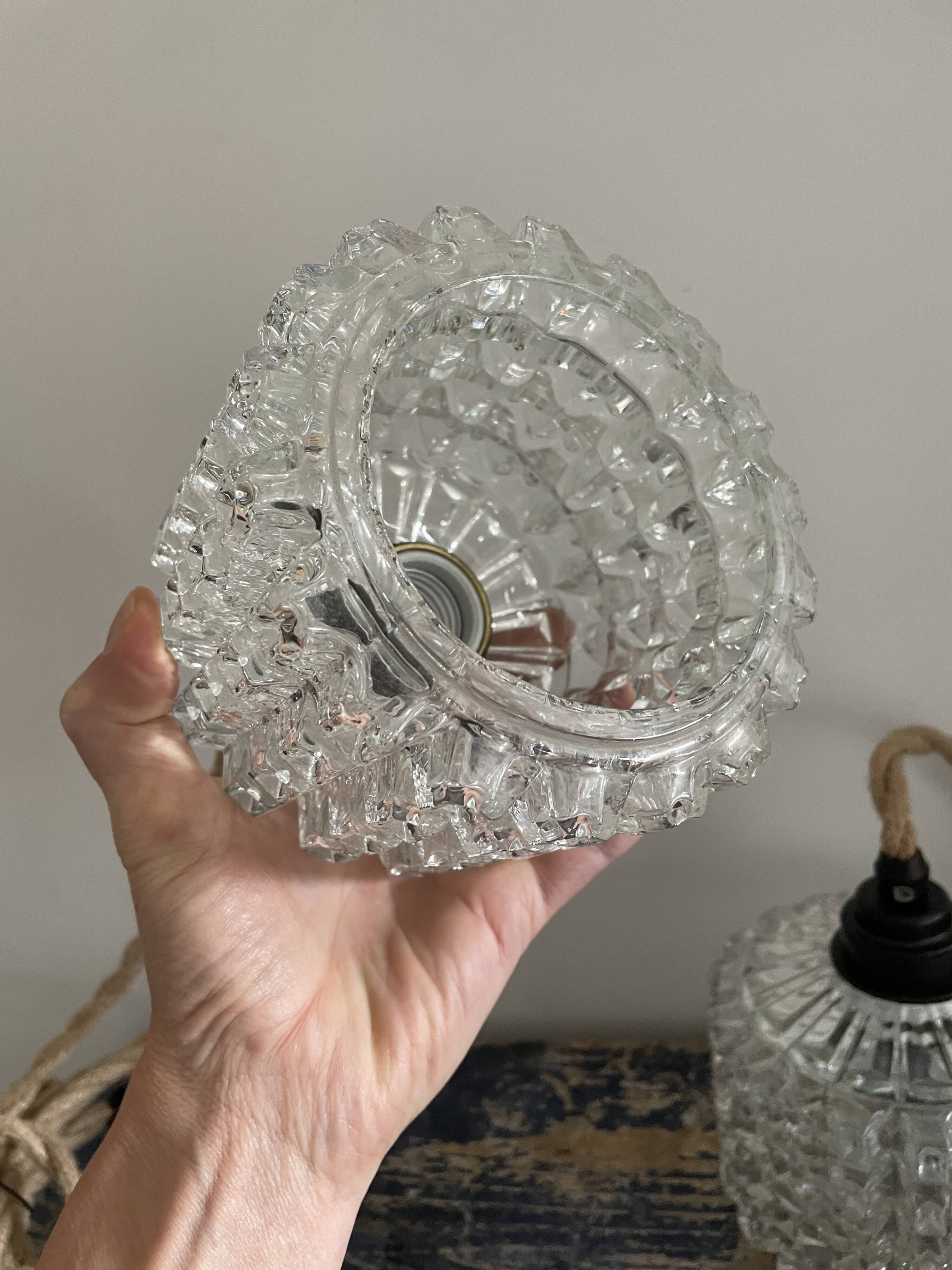 Lot de deux baladeuses vintage en verre ciselé électrifiées à neuf