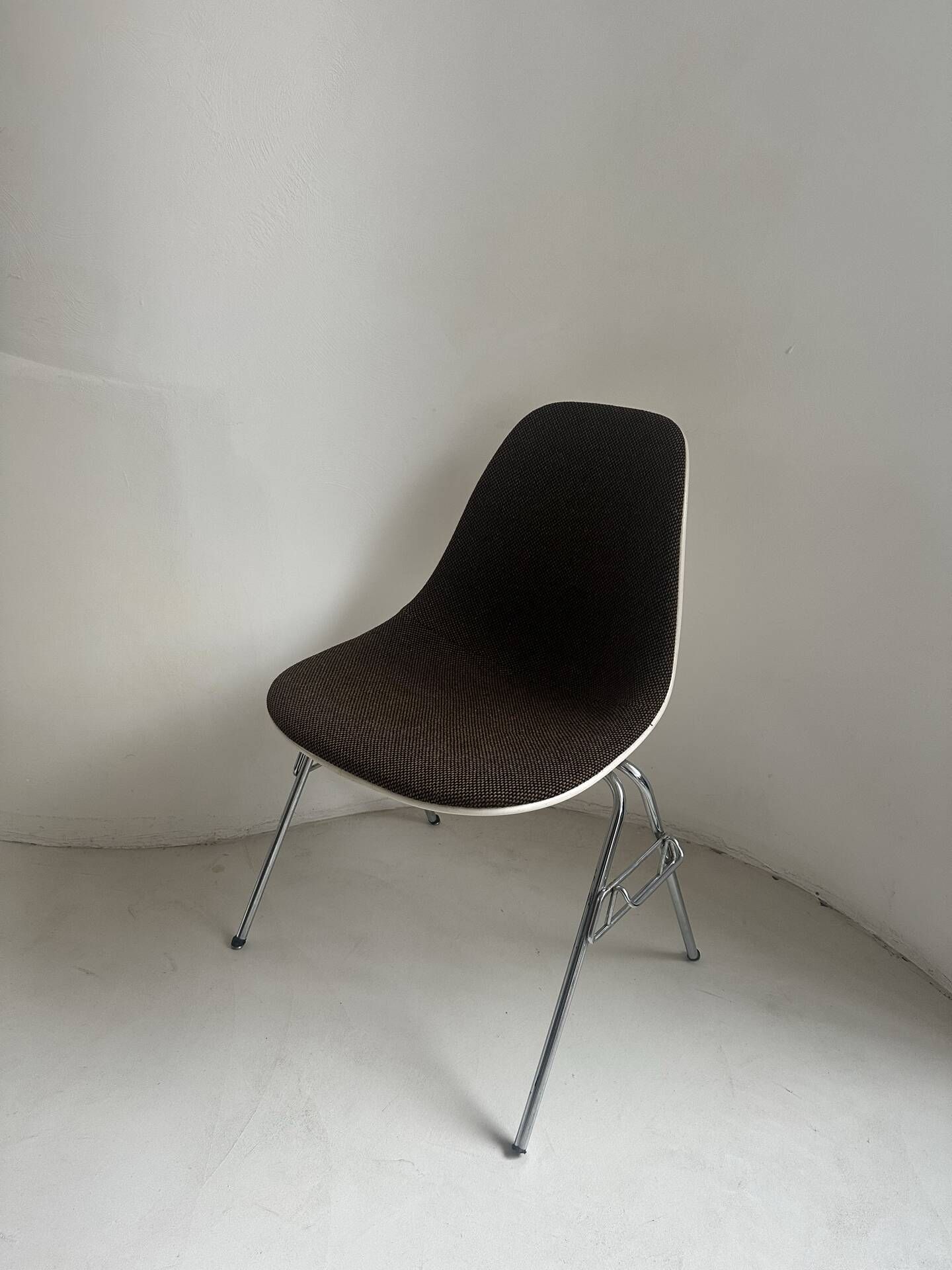 Set of 4 DSS chairs by Herman Miller