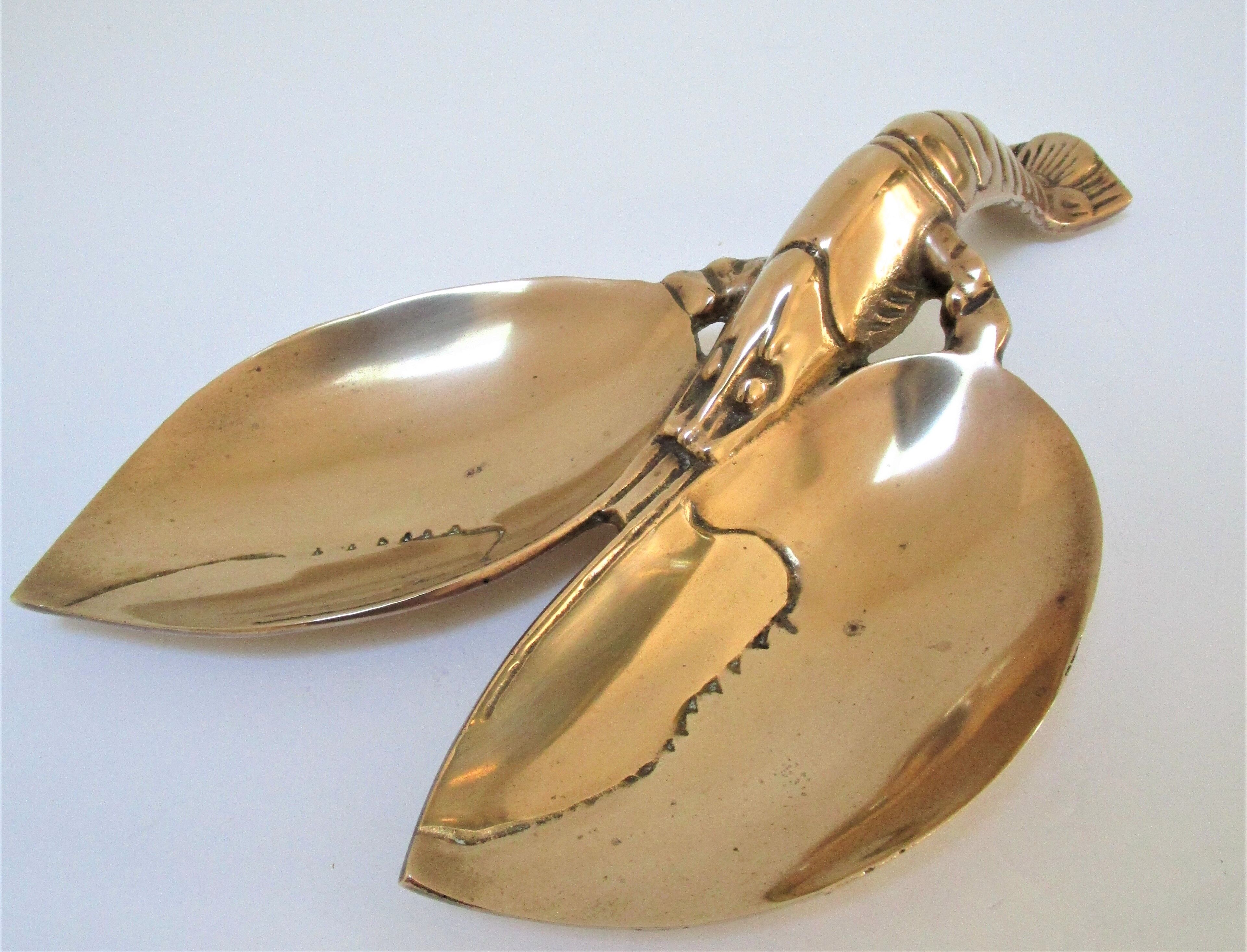 Solid brass lobster forming zoomorphic plateau