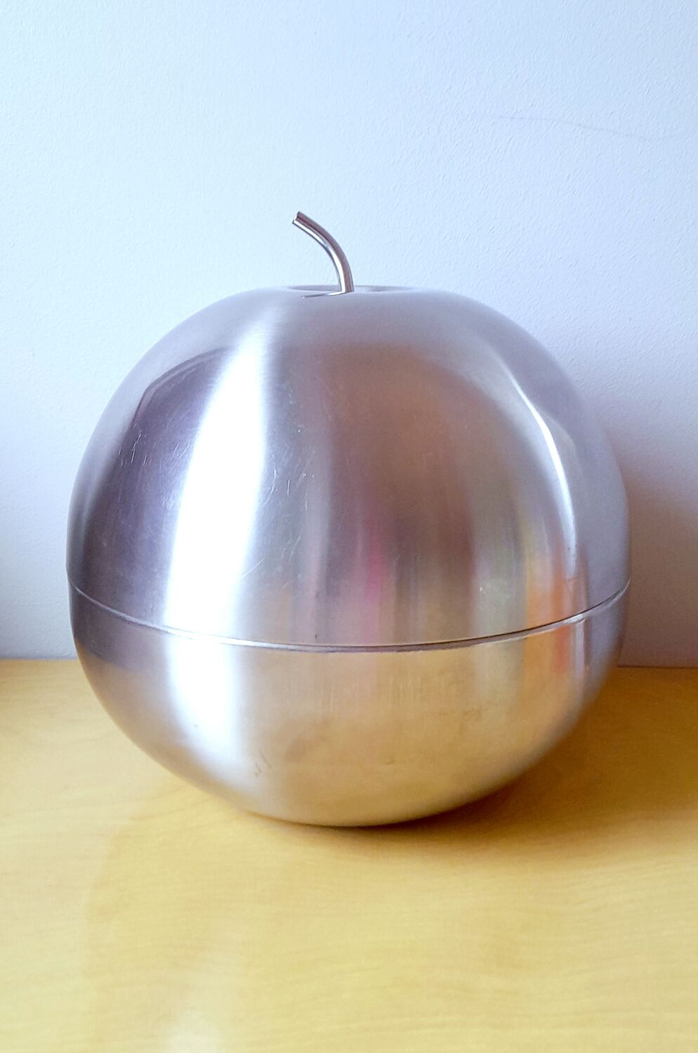 Pomme en inox brossé 70s