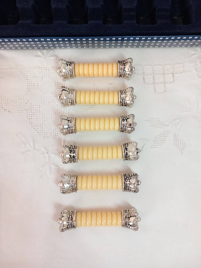 Vintage knife holder