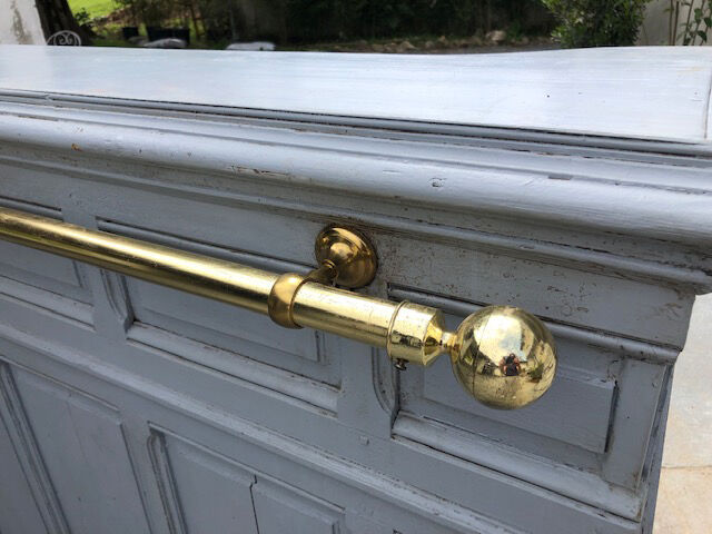 Grey lacquered wooden bar cabinet, golden brass bar