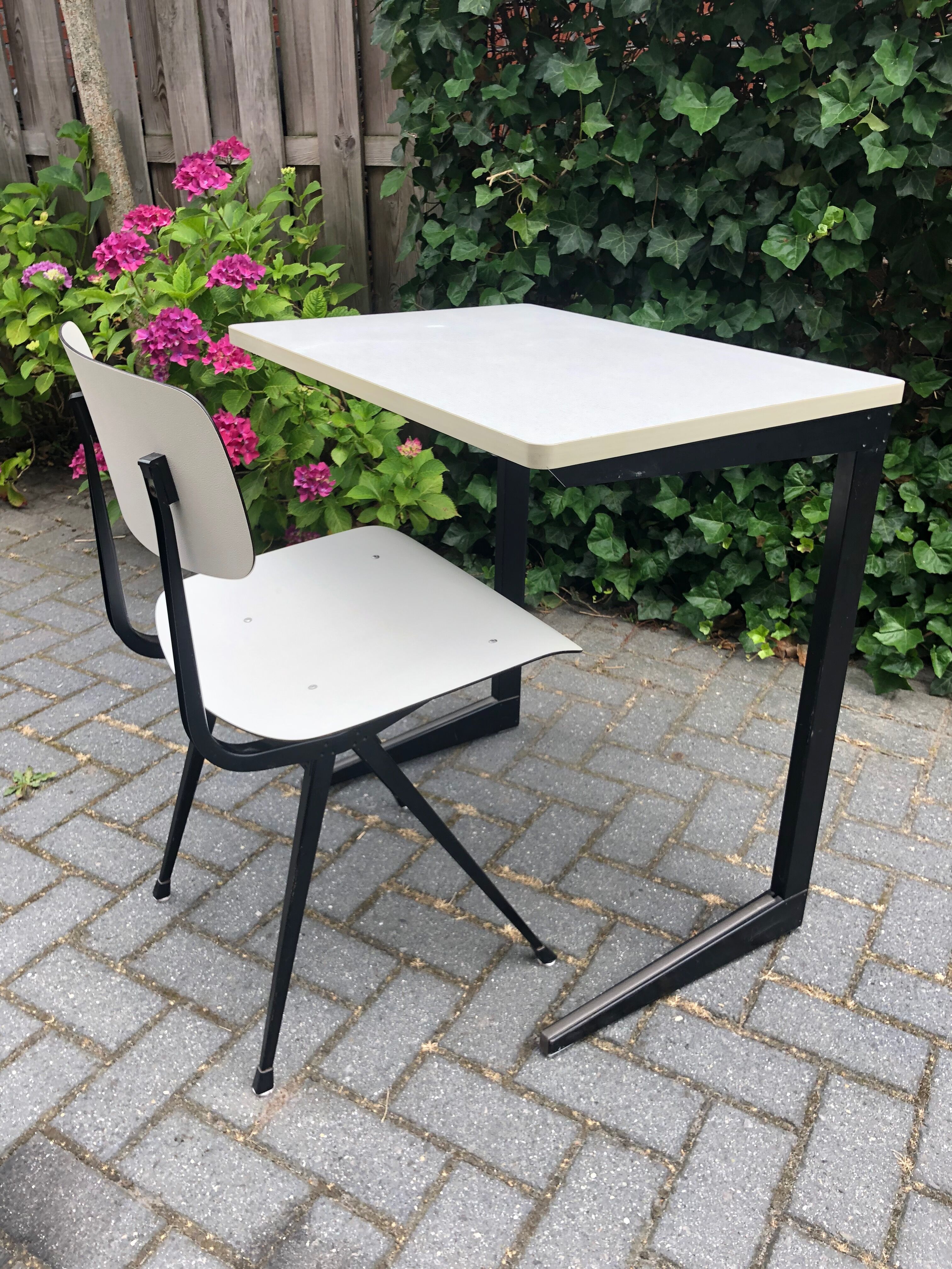 Desk and chair by Friso Kramer Ahrend de Cirkel Result