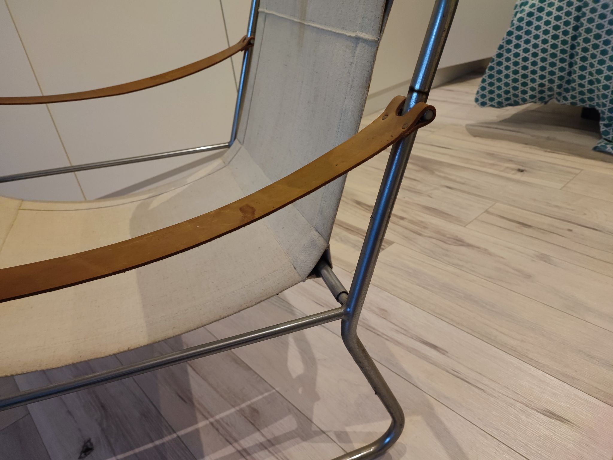 Scandinavian living room armchair in tubular chrome and leather