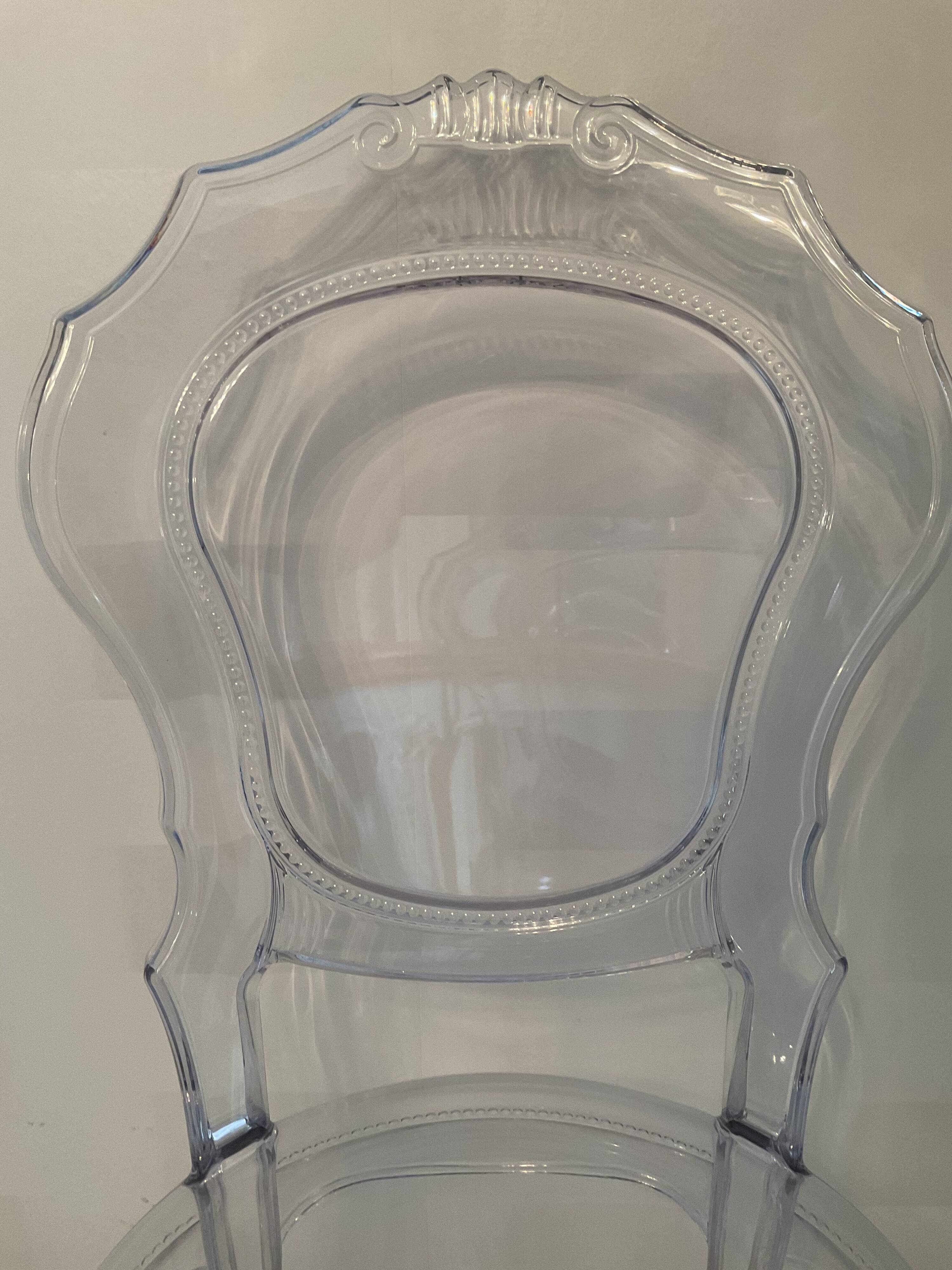 Lot de 6 chaises transparentes style Louis XV