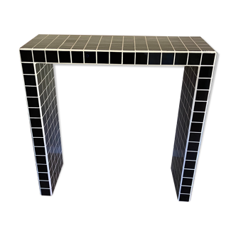 Black high console white seal