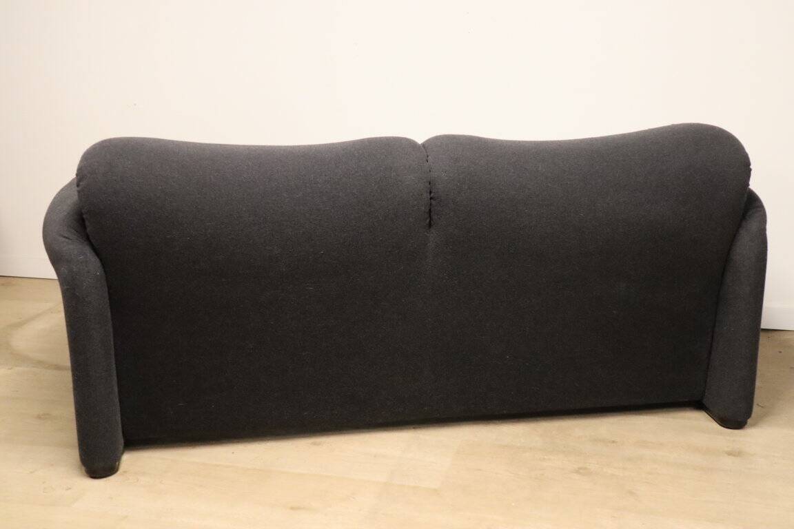 “Maralunga” sofa by Vico Magistretti for Cassina in tweed