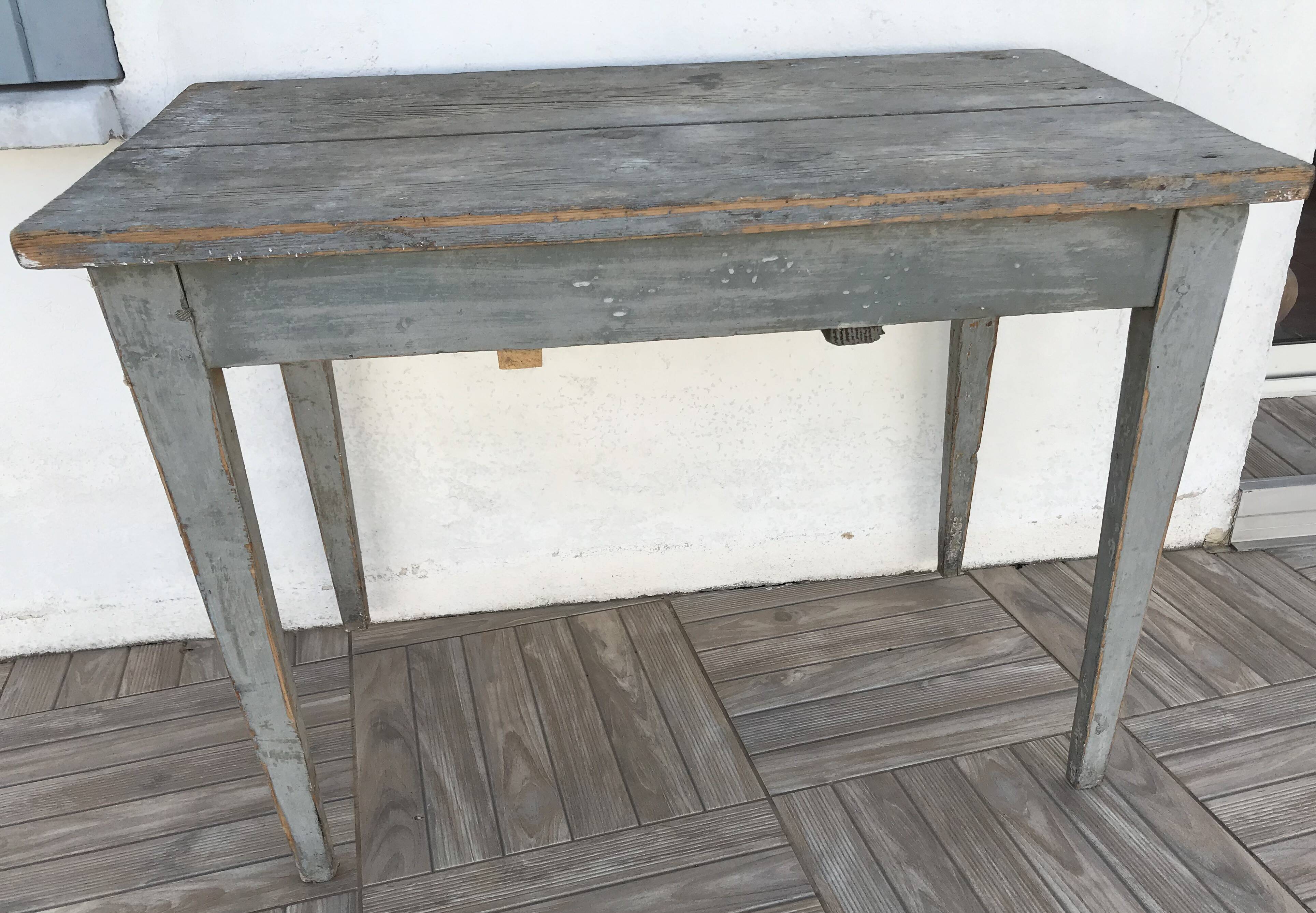 Side table in painted wood aged and patinated by time