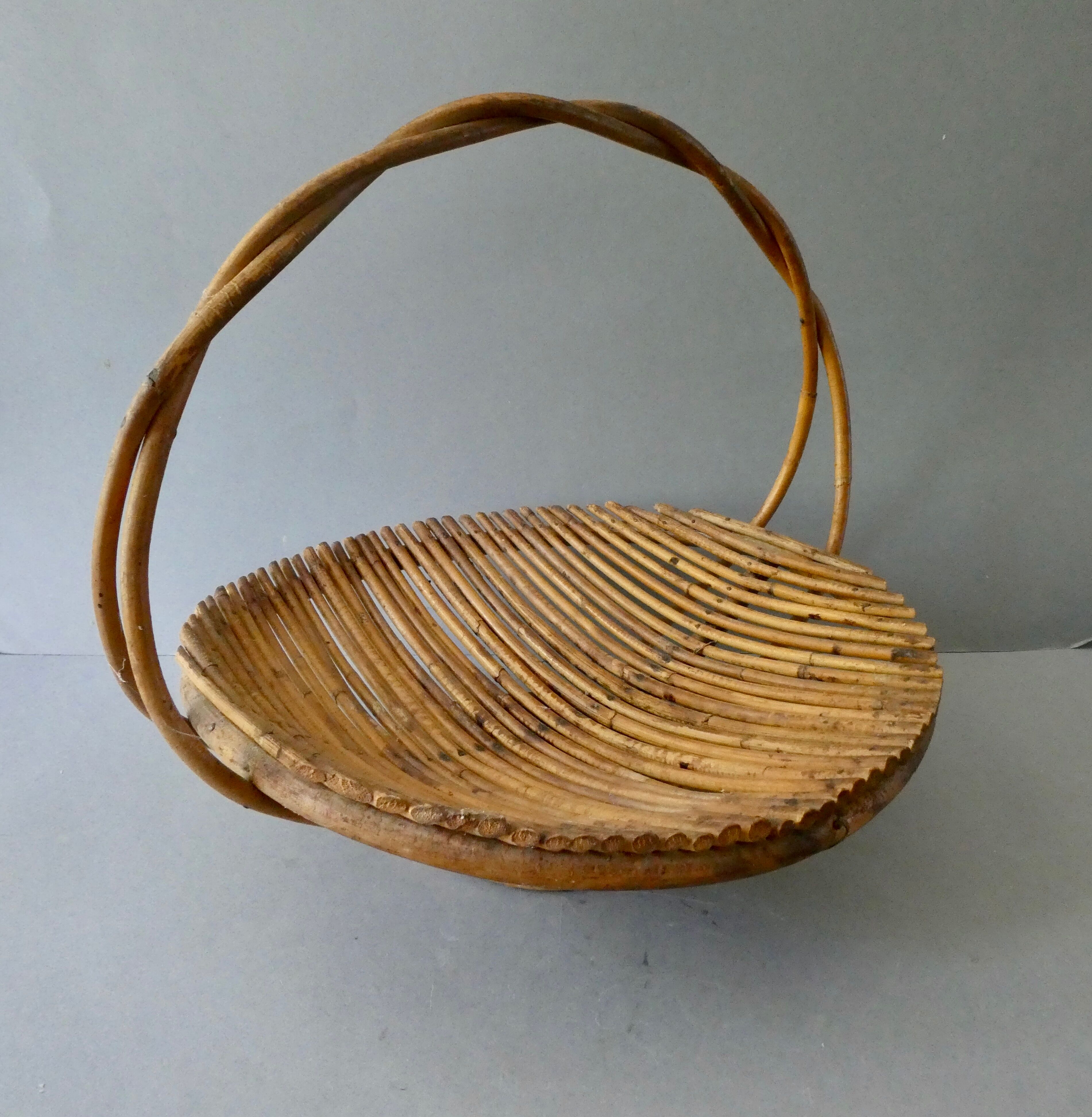 Rattan fruit basket 70s