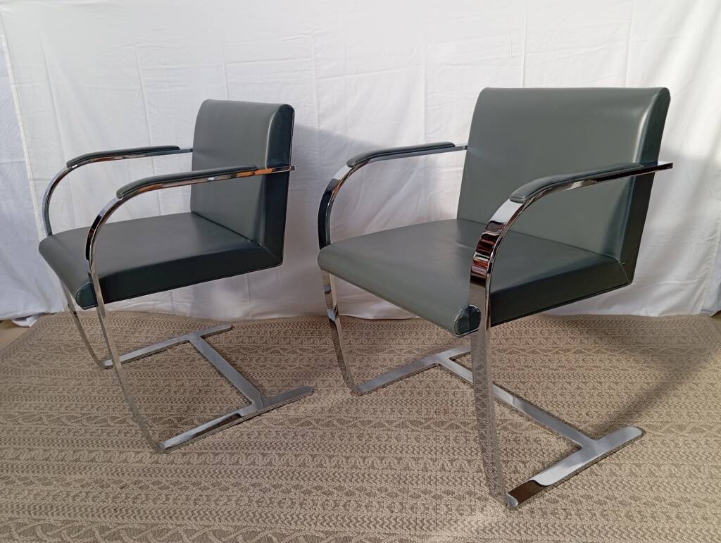 Paire de fauteuils cuir  BRNO, design de L. Mies Van Der Rohe