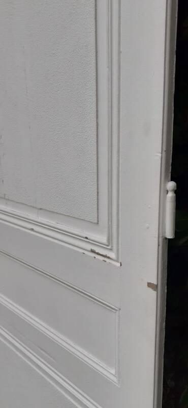 Communication door h221.5xl90cm old paneled, molded, interior