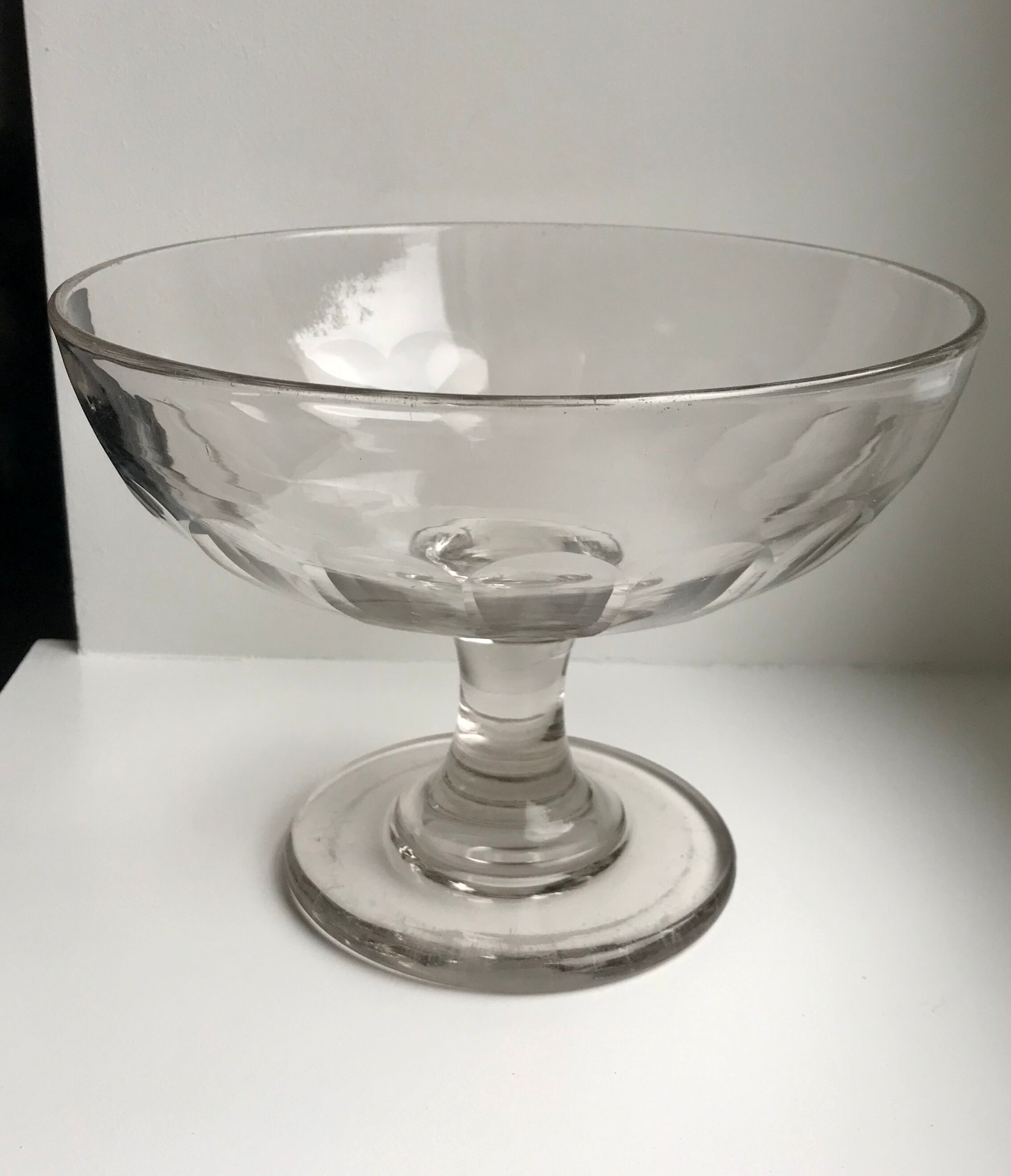 Compotier corbeille à fruit en verre moulé début XXème