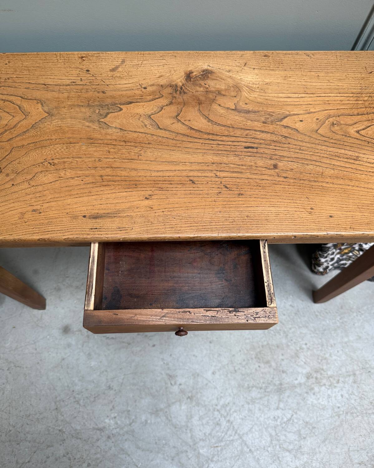 Solid wood children's desk (refurbished)