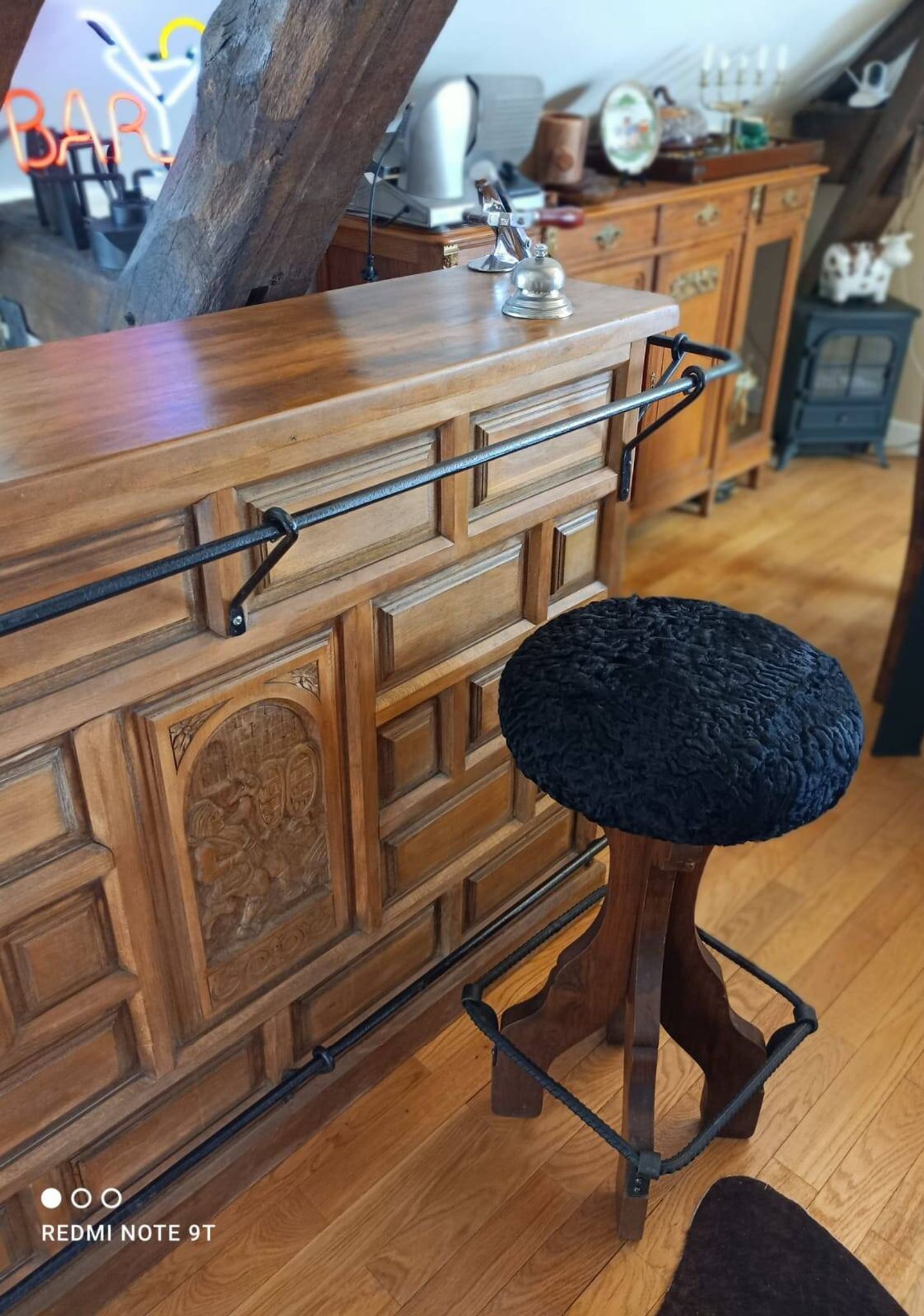 Chaise de bar brutaliste