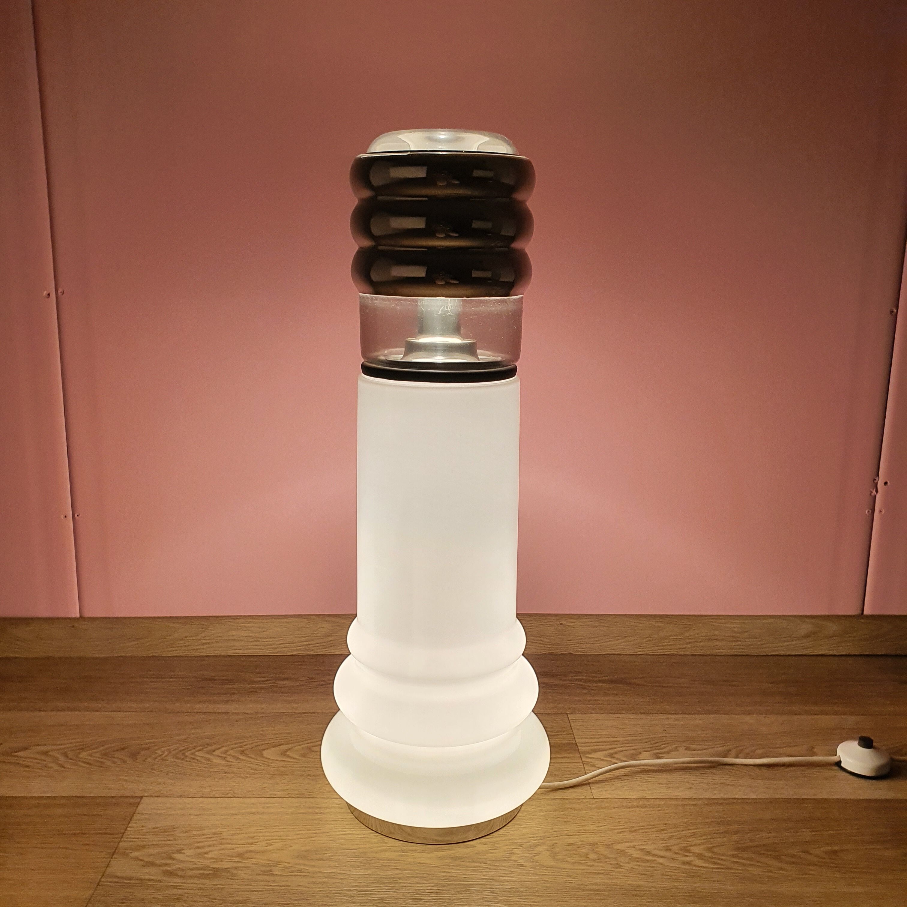 Lampadaire en verre opalin du milieu du siècle de Peil & Putzler, Allemagne, années 1960